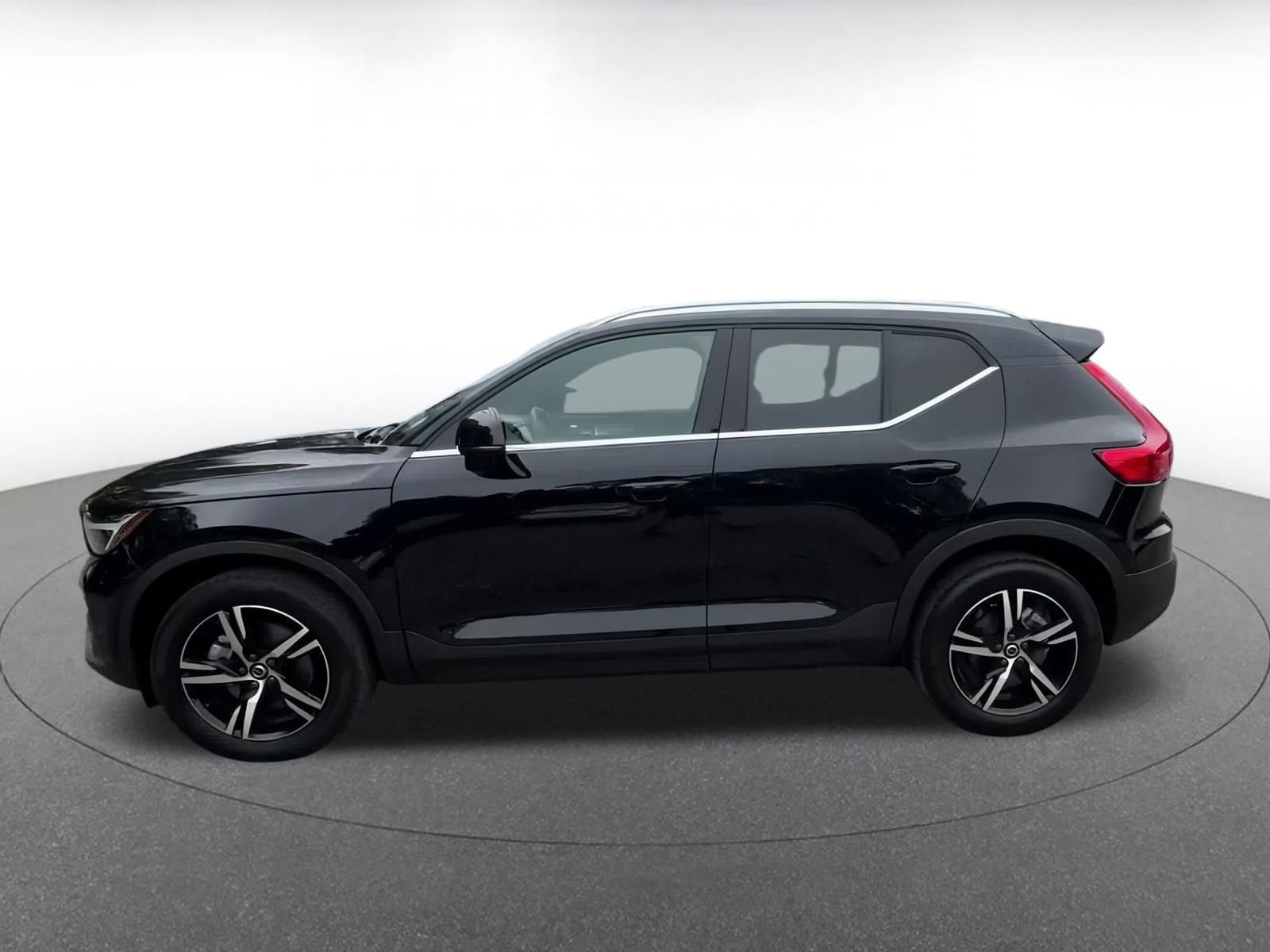 Thumbnail: 2024 Volvo XC40 - 8