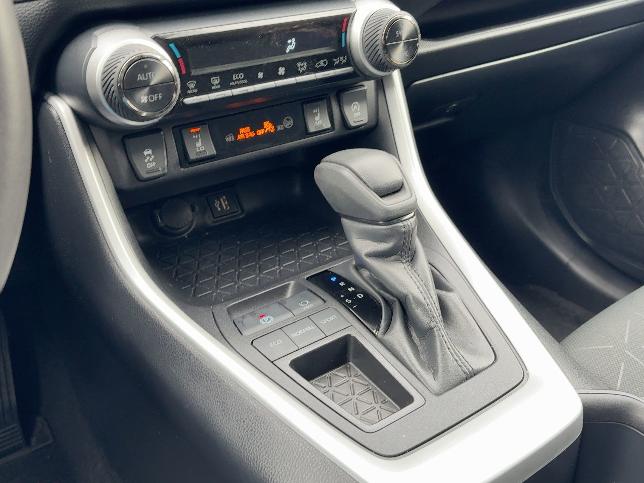 Thumbnail: 2025 Toyota RAV4 - 23