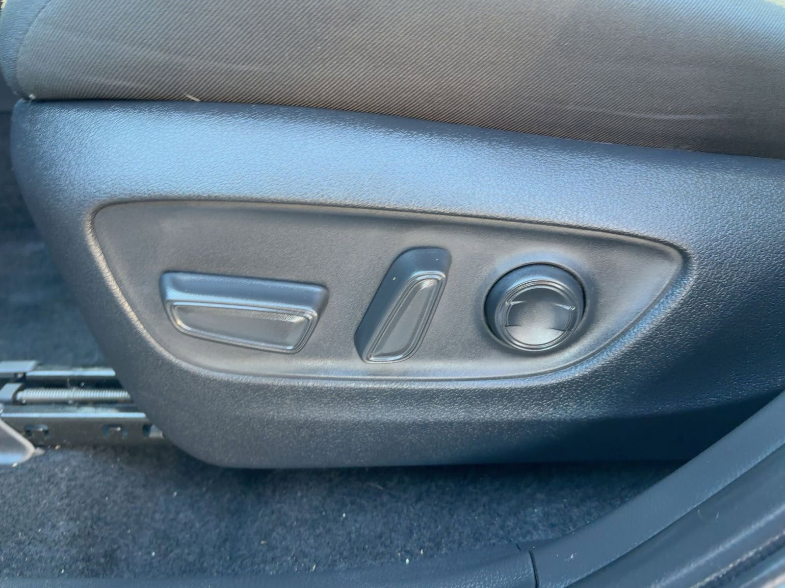 Thumbnail: 2025 Toyota RAV4 - 25