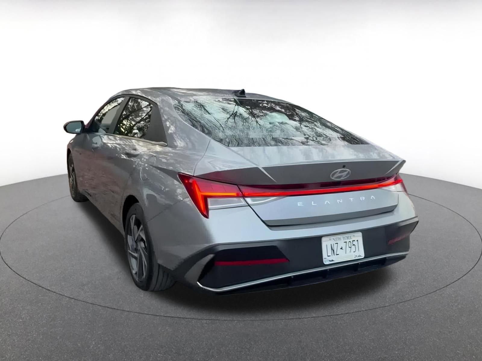 Thumbnail: 2025 Hyundai Elantra - 11