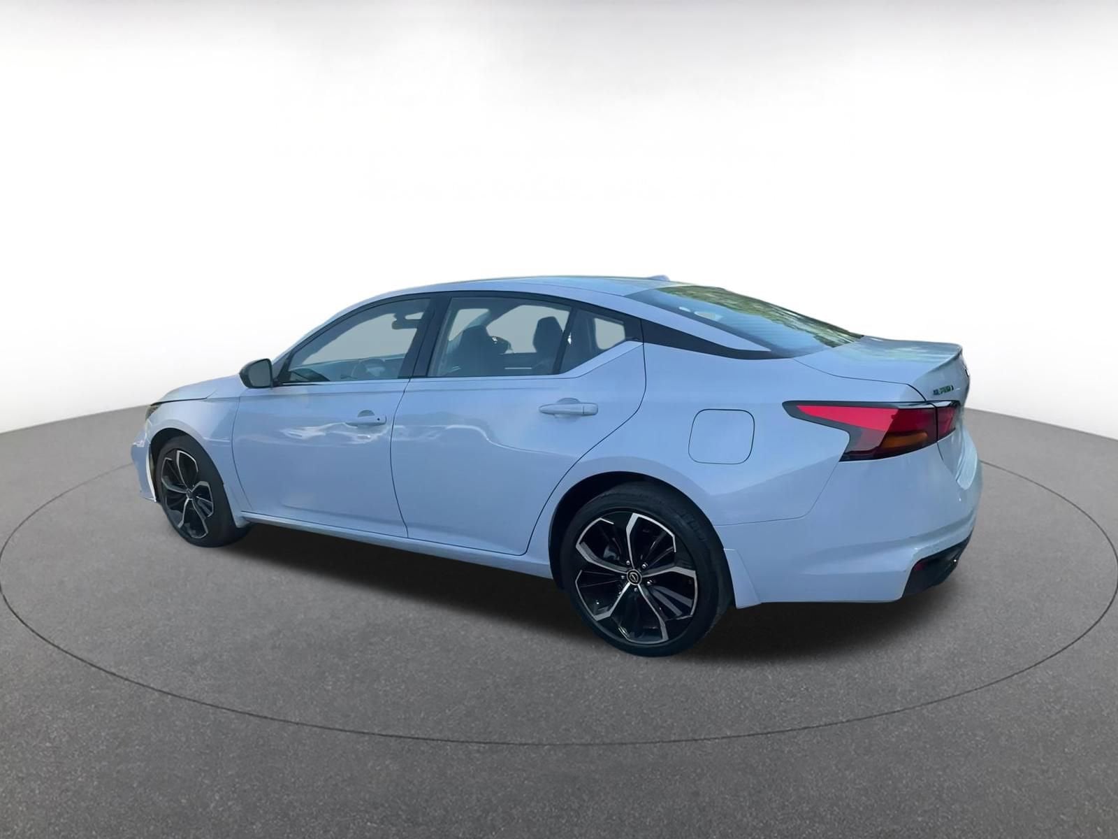 2024 Nissan Altima SR 10