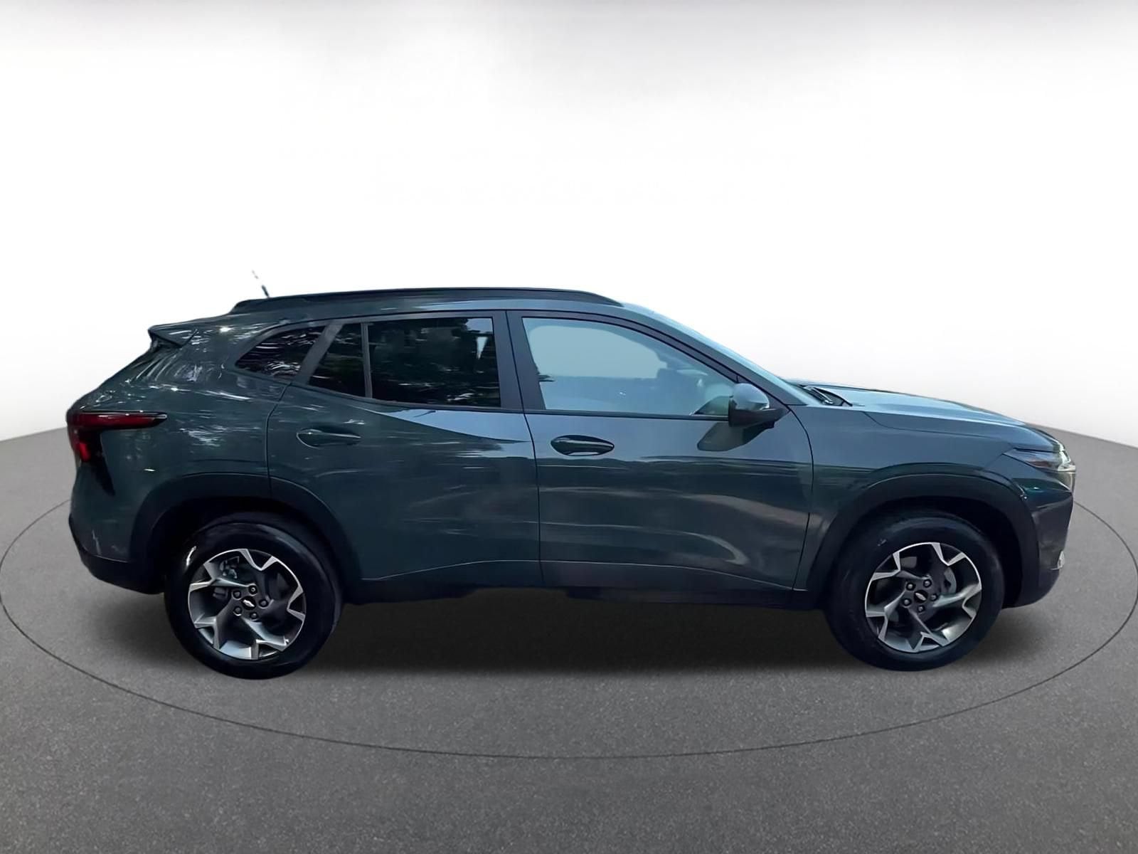 Thumbnail: 2025 Chevrolet Trax - 16