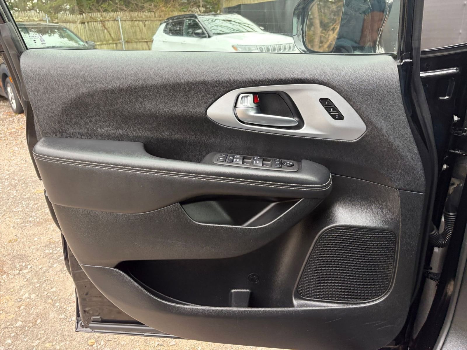 Thumbnail: 2025 Chrysler Pacifica - 18