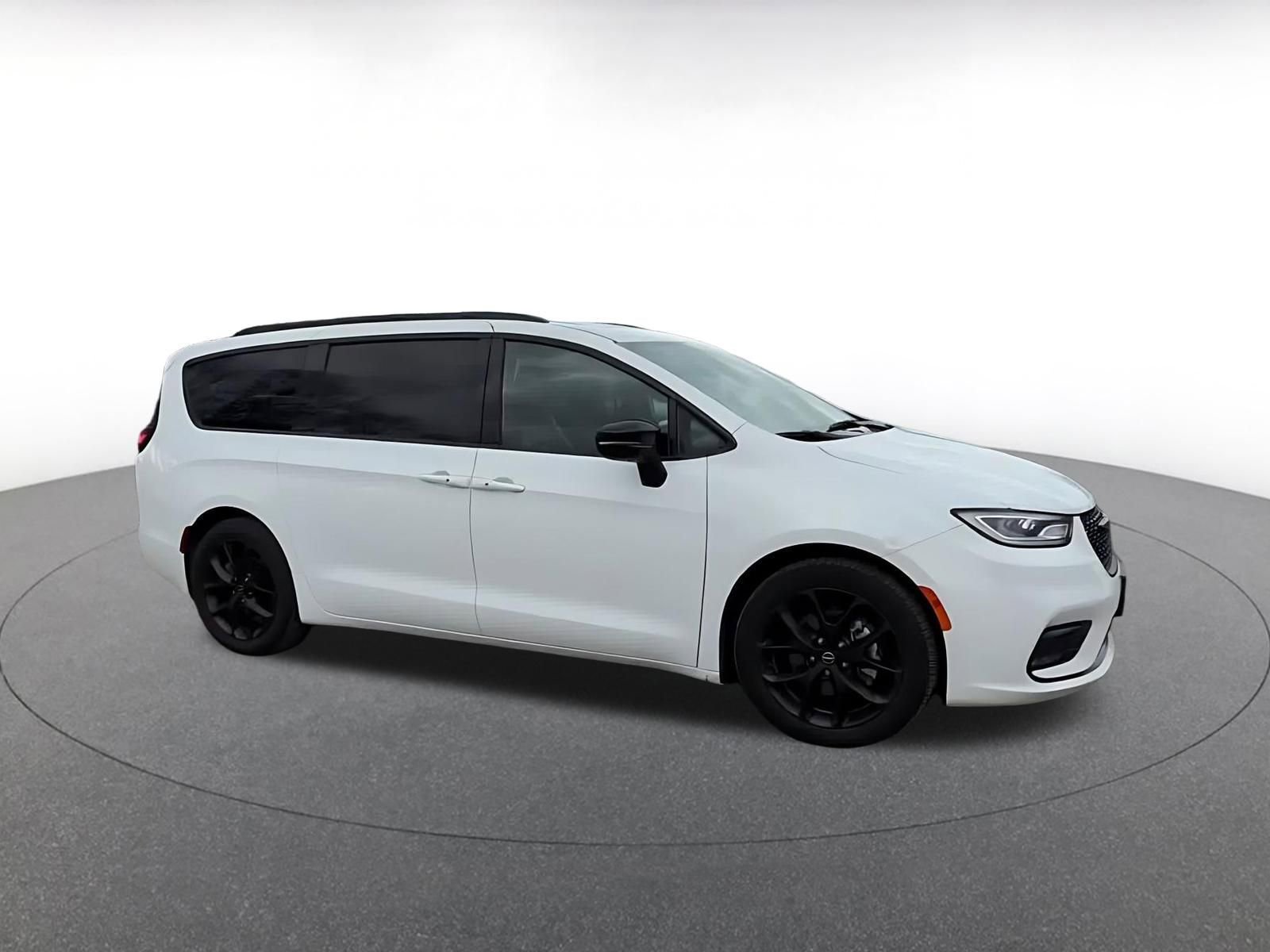 Thumbnail: 2025 Chrysler Pacifica - 2