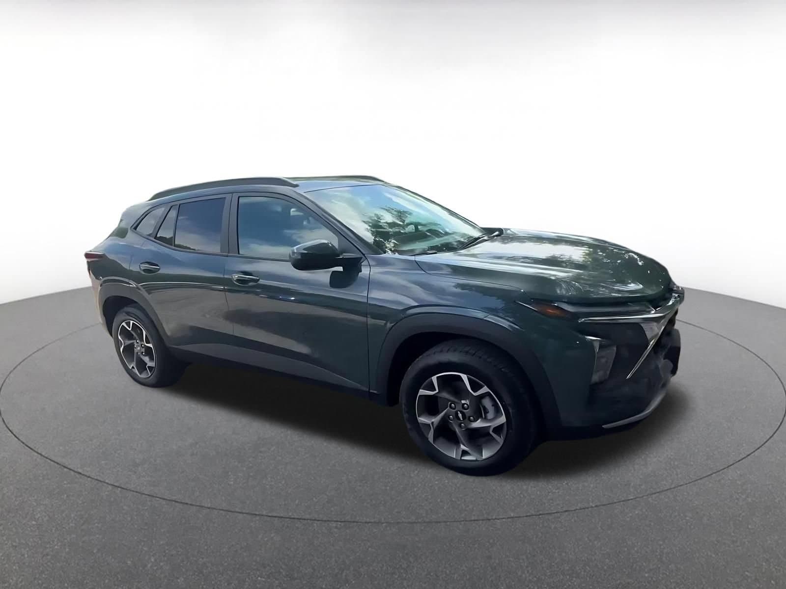 Thumbnail: 2025 Chevrolet Trax - 2