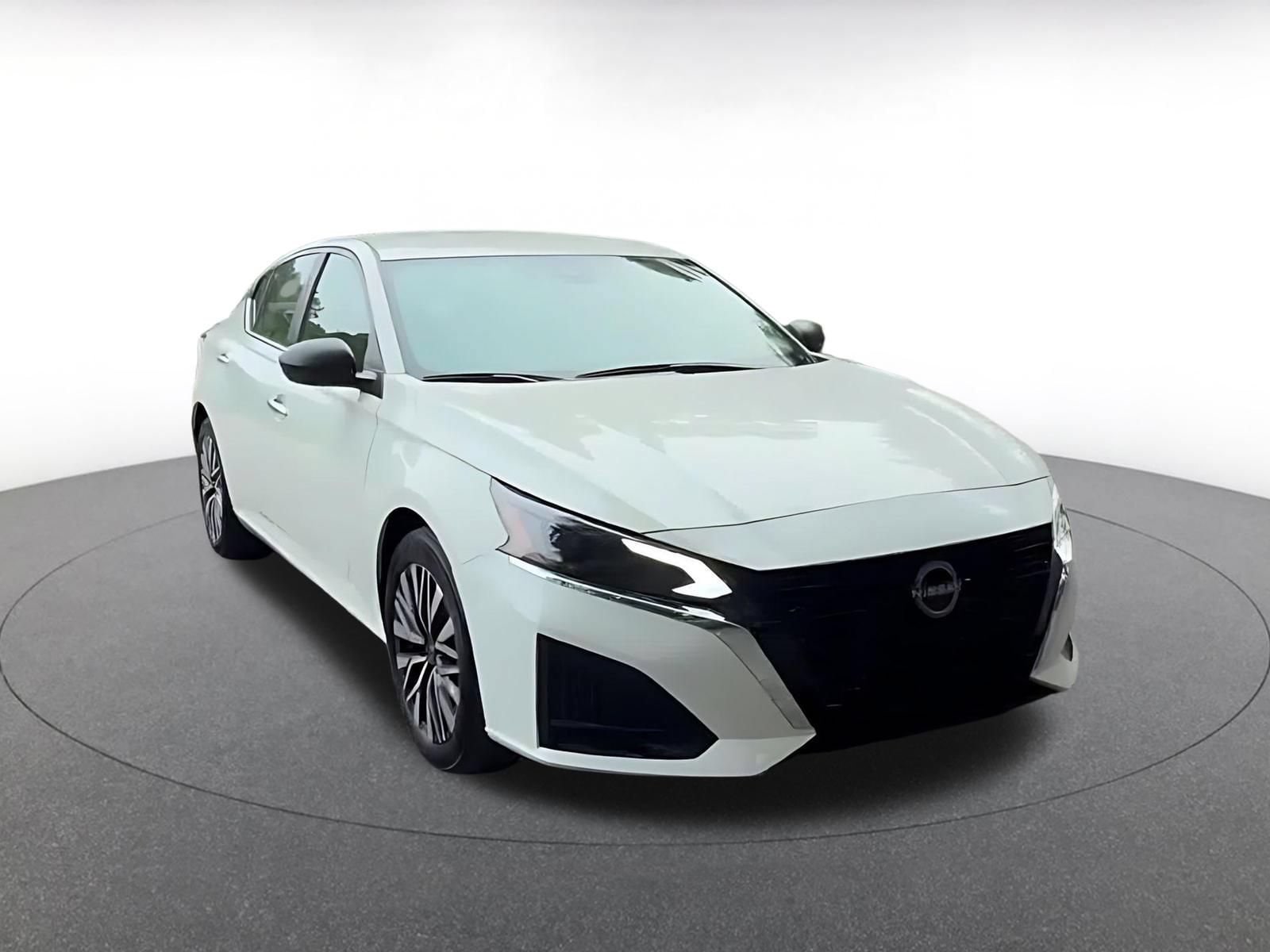 Thumbnail: 2025 Nissan Altima - 3