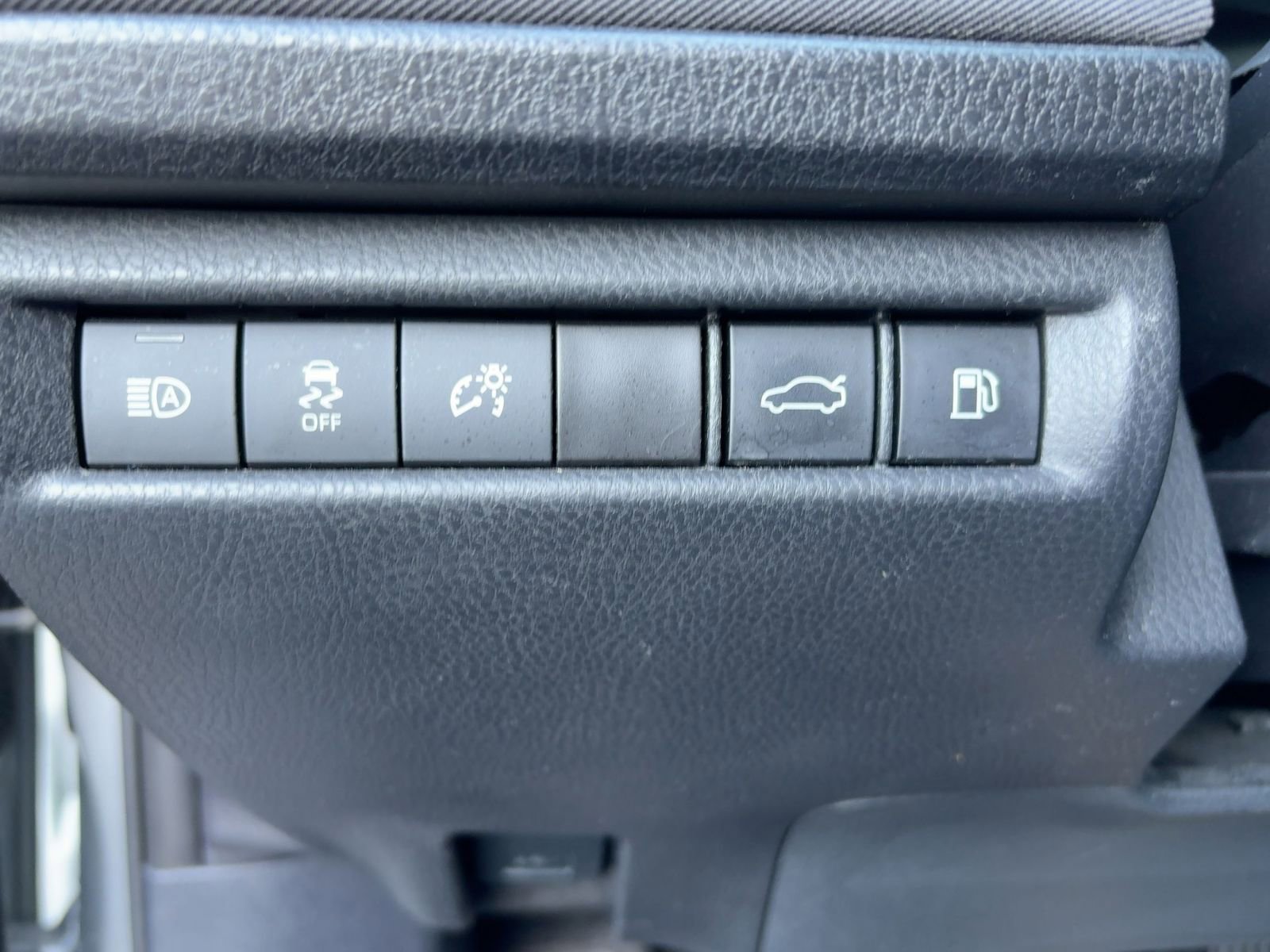 Thumbnail: 2025 Toyota Camry - 25