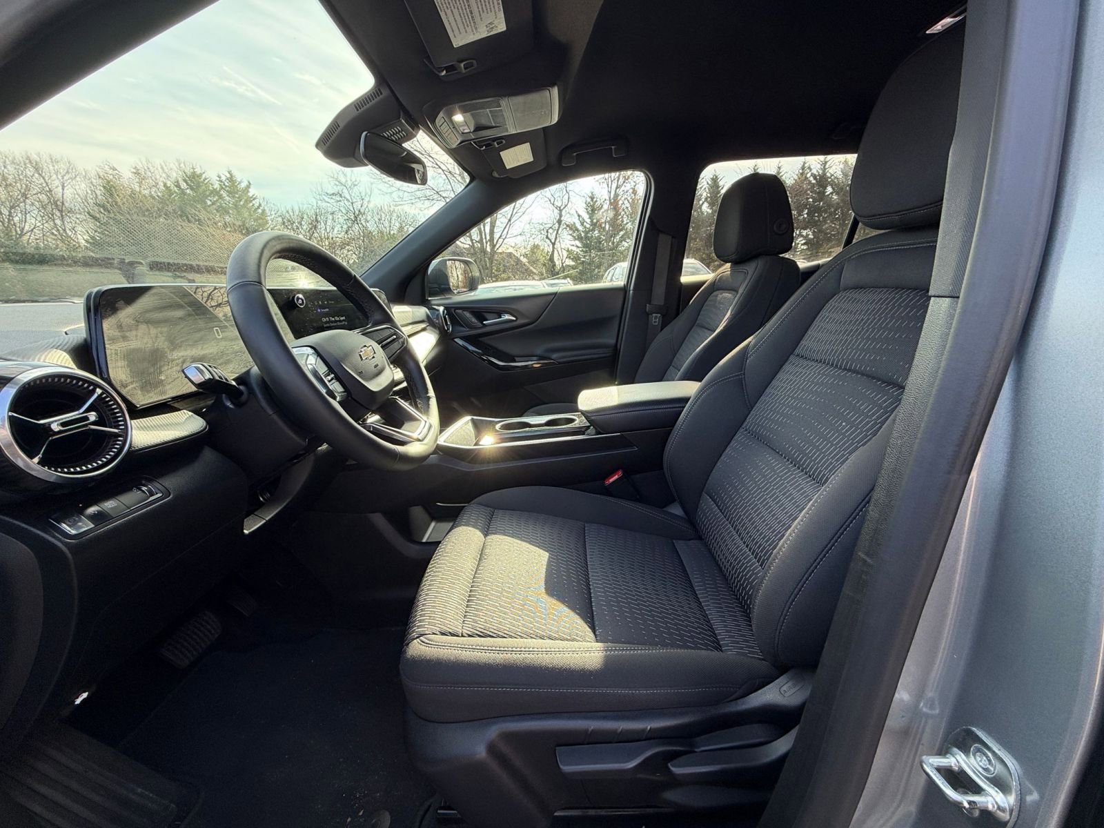 Thumbnail: 2025 Chevrolet Equinox - 25