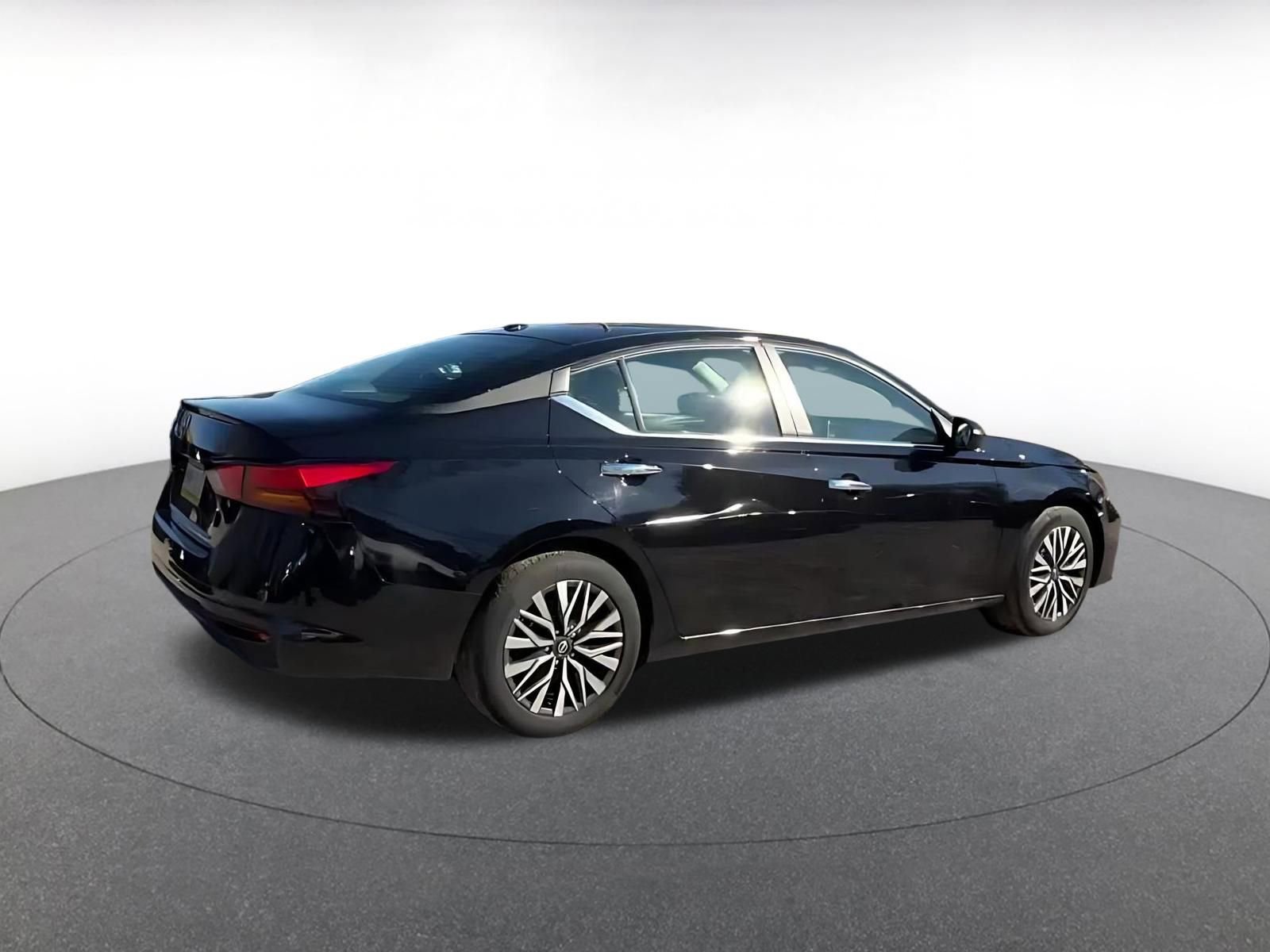 Thumbnail: 2025 Nissan Altima - 14