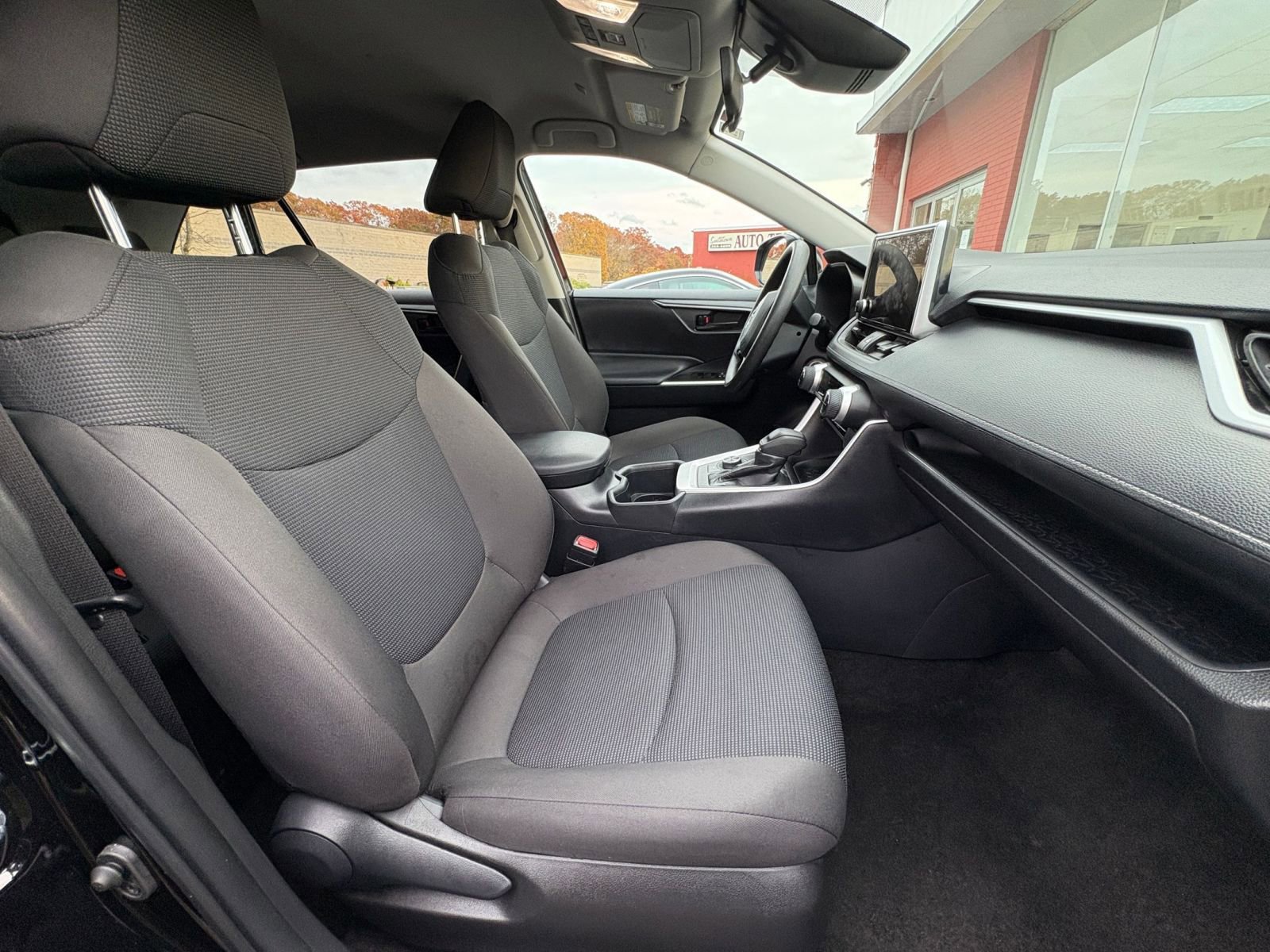 Thumbnail: 2025 Toyota RAV4 - 35