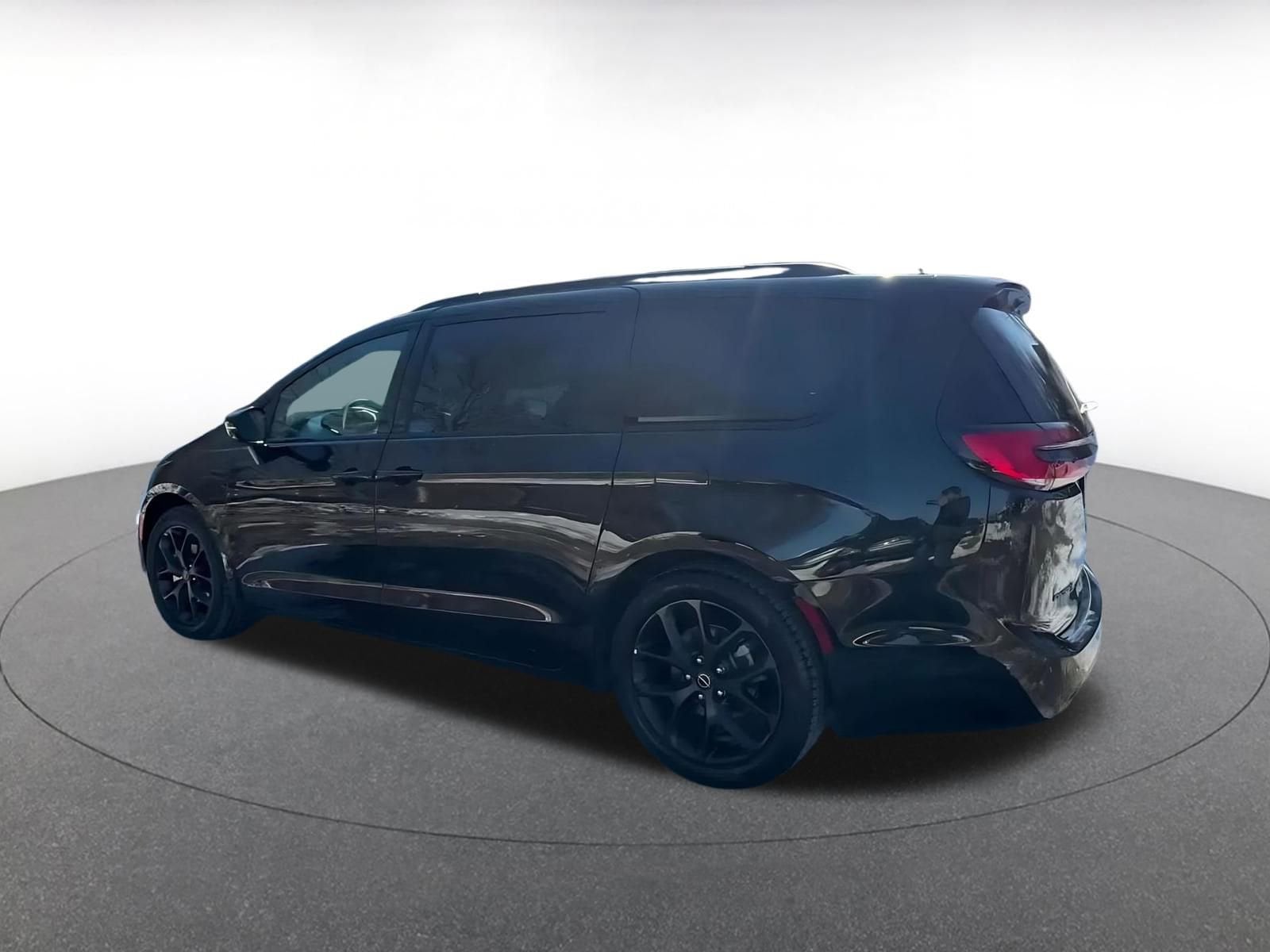 Thumbnail: 2025 Chrysler Pacifica - 10