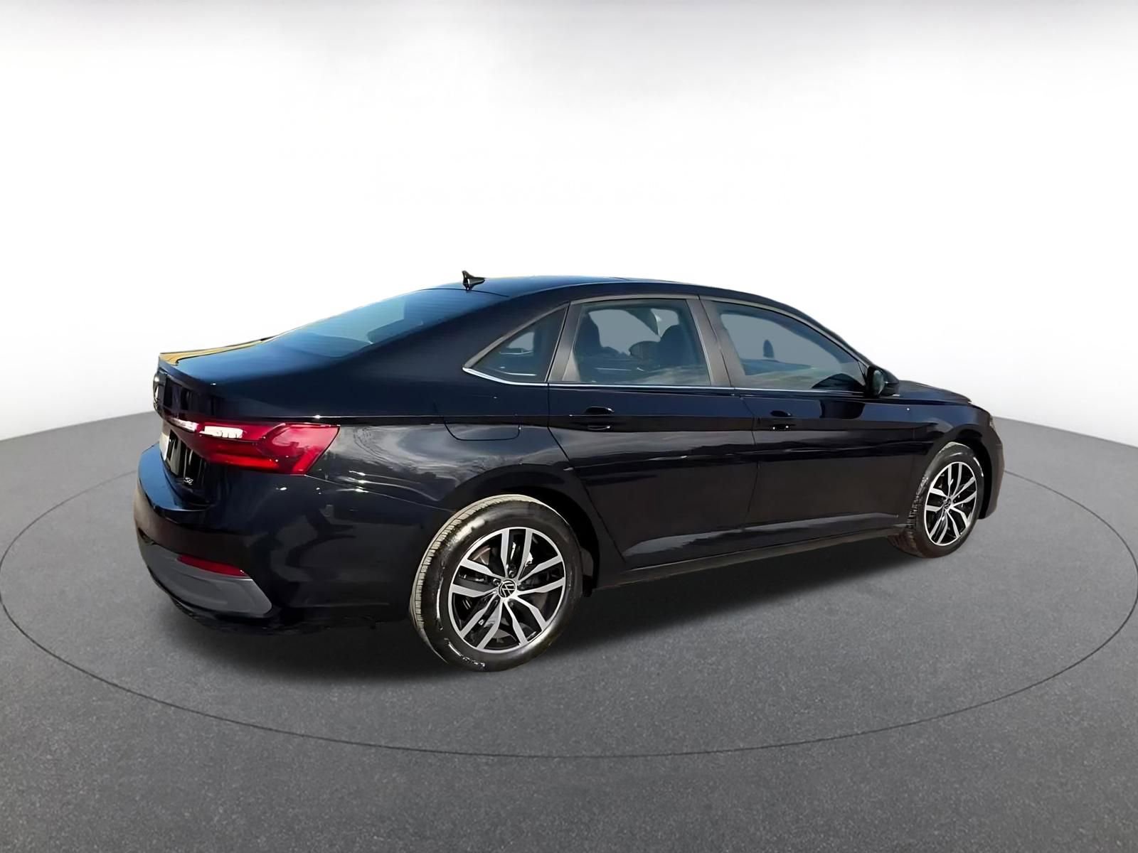 Thumbnail: 2025 Volkswagen Jetta - 15