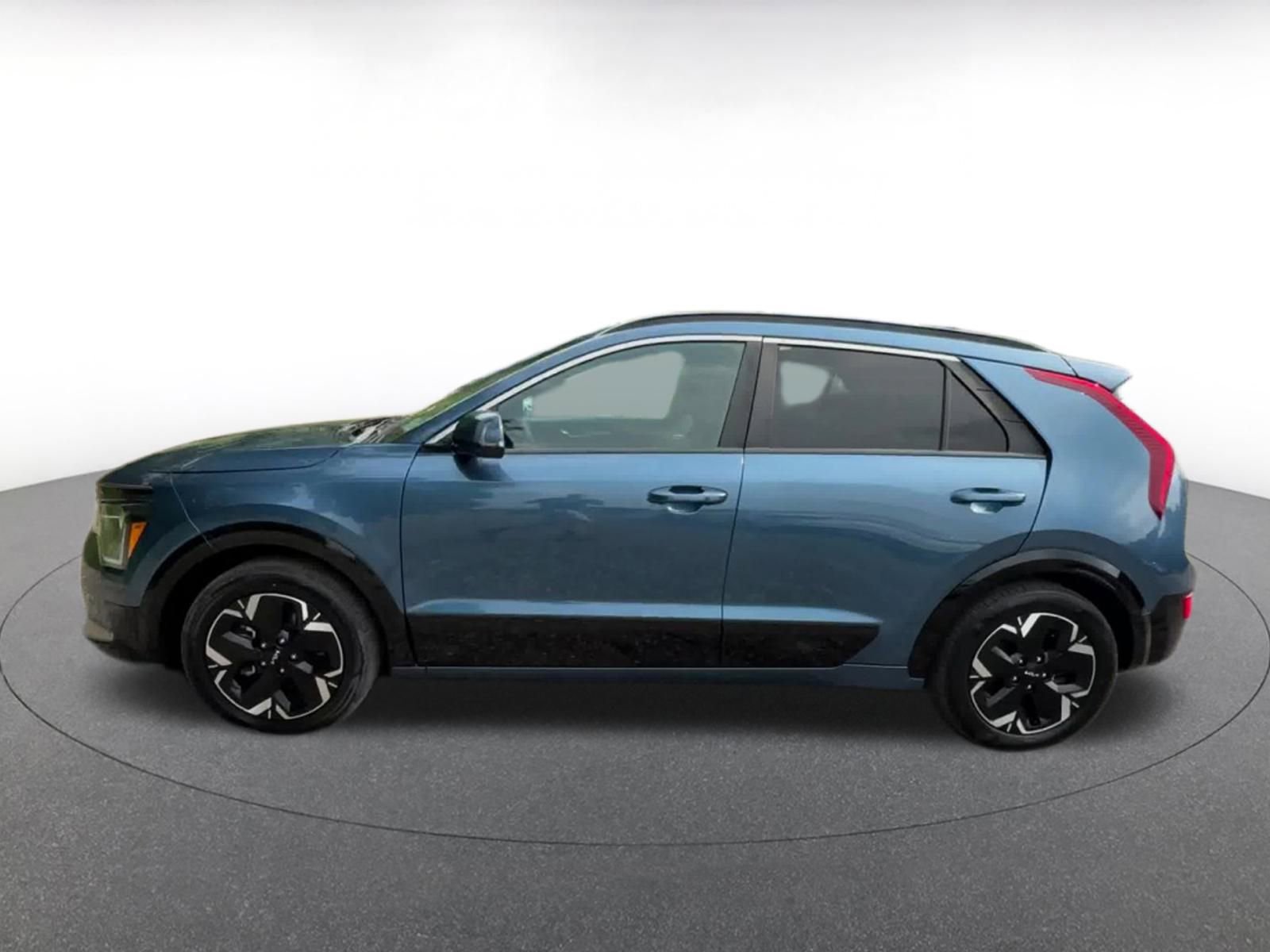 Thumbnail: 2023 Kia Niro - 8