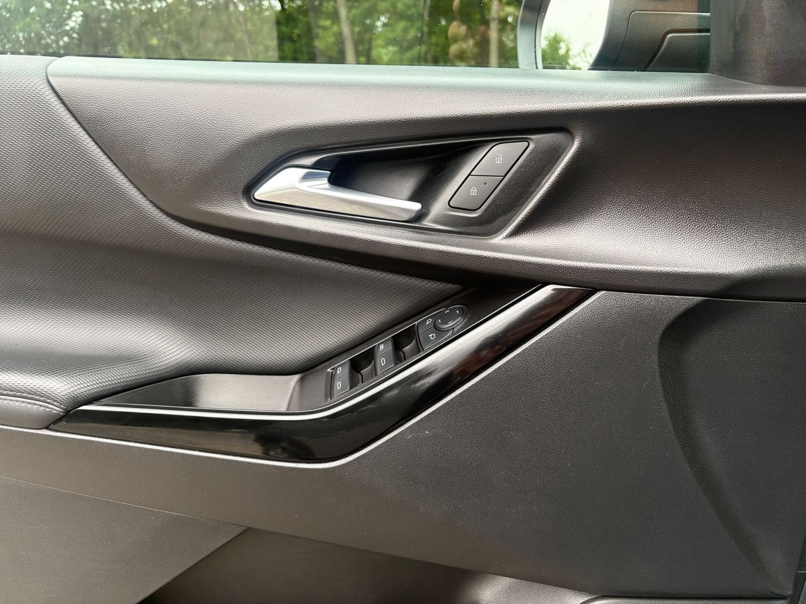 Thumbnail: 2025 Chevrolet Equinox - 18