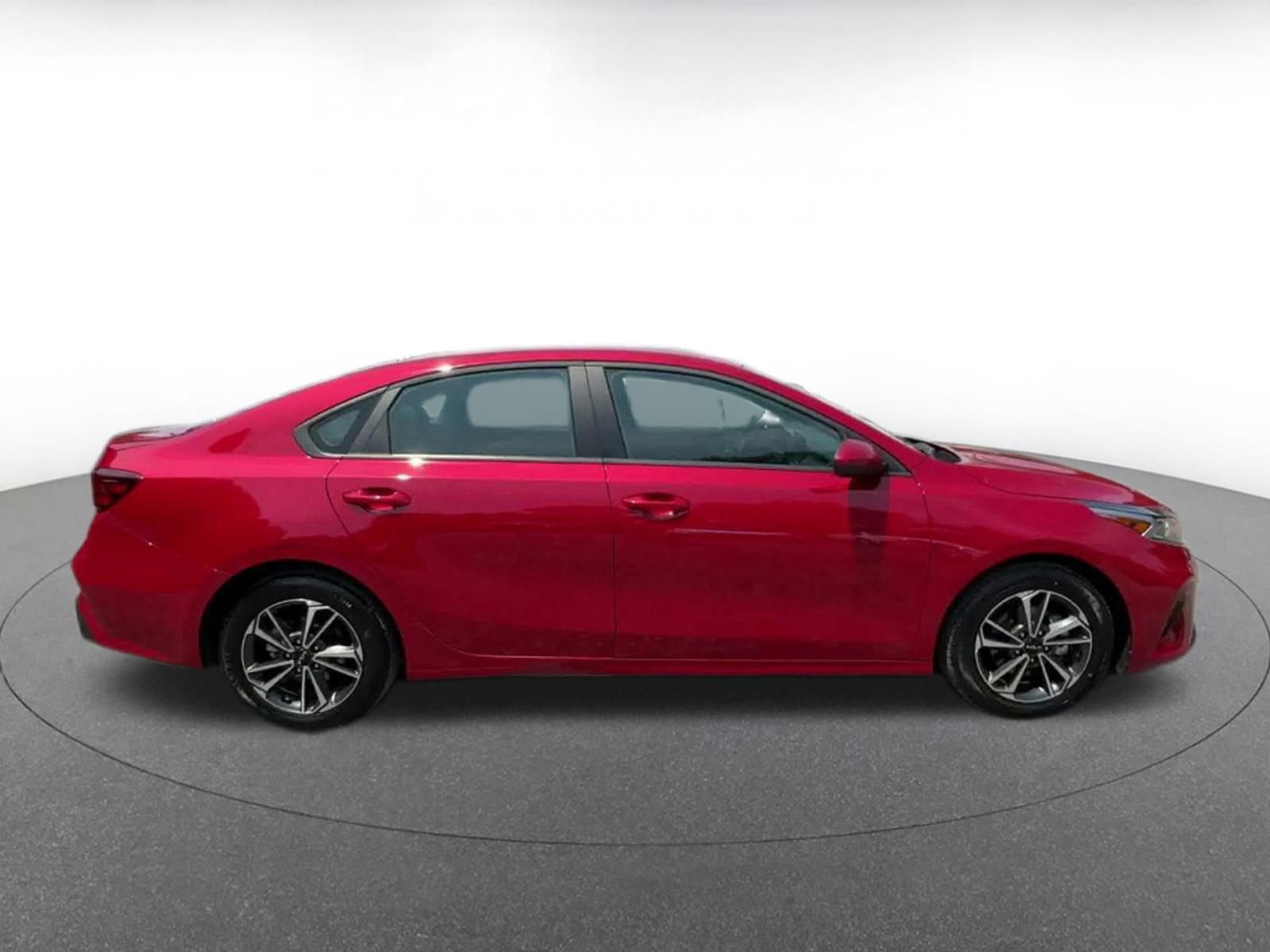 Thumbnail: 2024 Kia Forte - 16