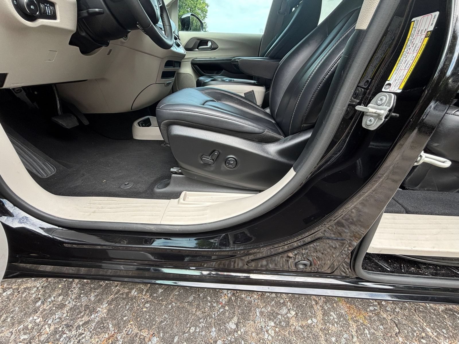 Thumbnail: 2024 Chrysler Pacifica - 24