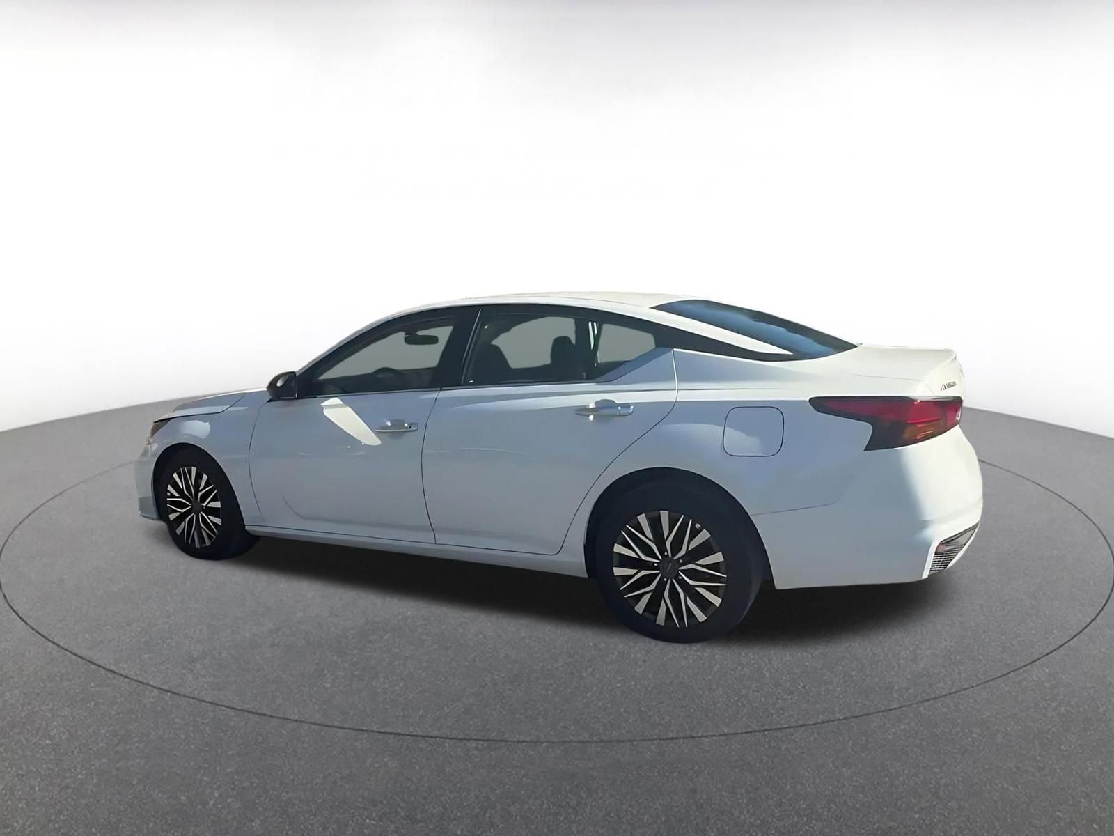 Thumbnail: 2025 Nissan Altima - 10