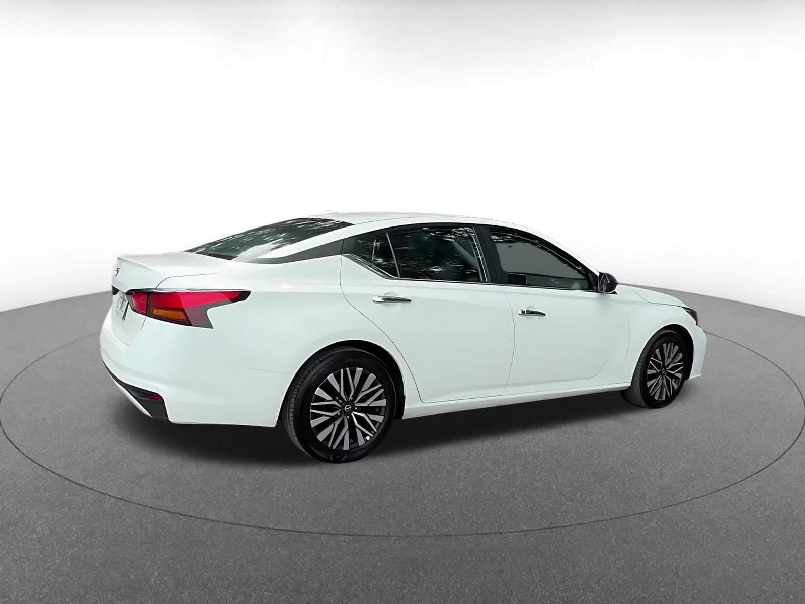 Thumbnail: 2025 Nissan Altima - 14