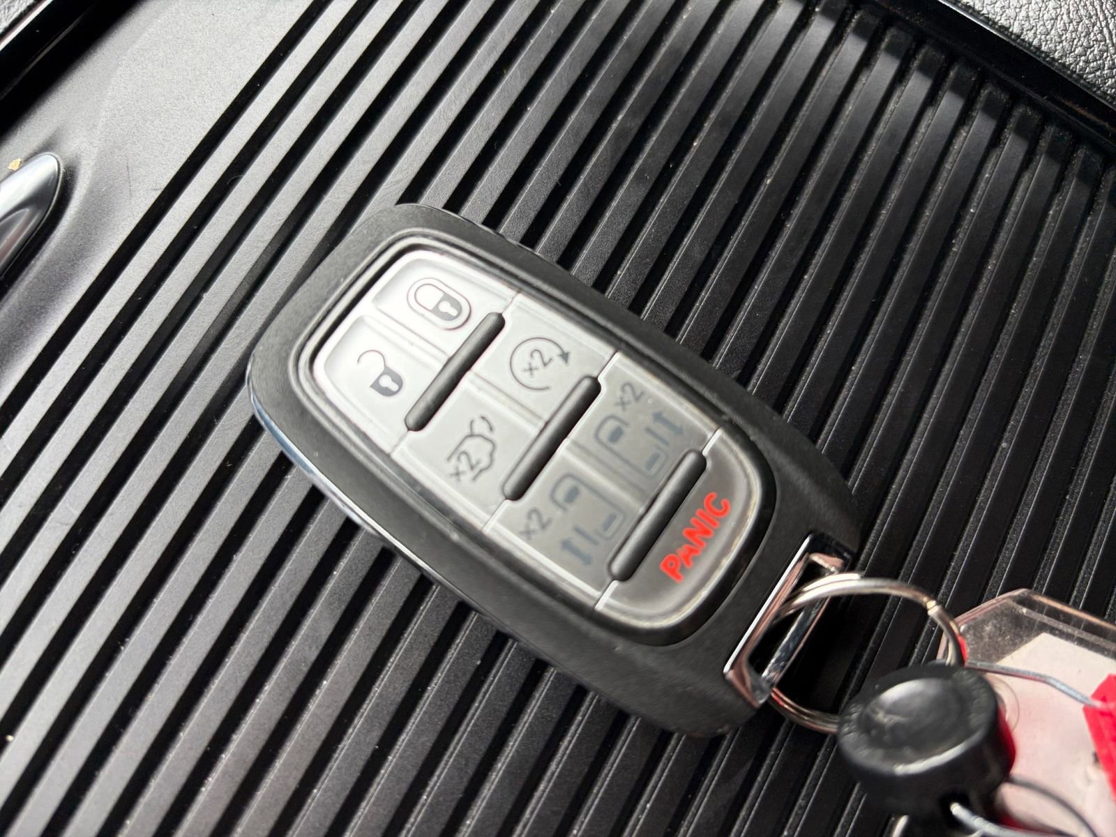 Thumbnail: 2025 Chrysler Pacifica - 21