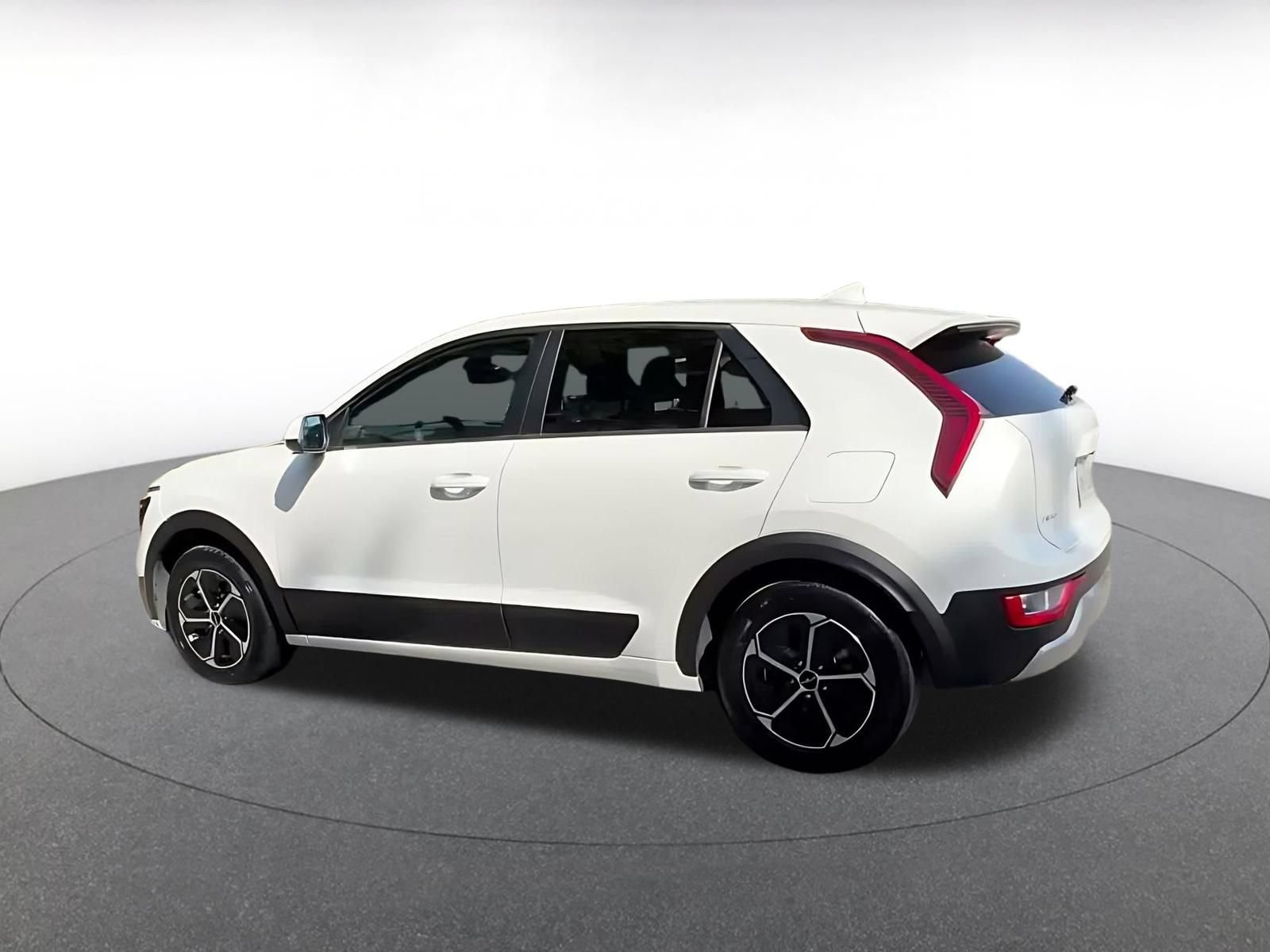 Thumbnail: 2026 Kia Niro - 8