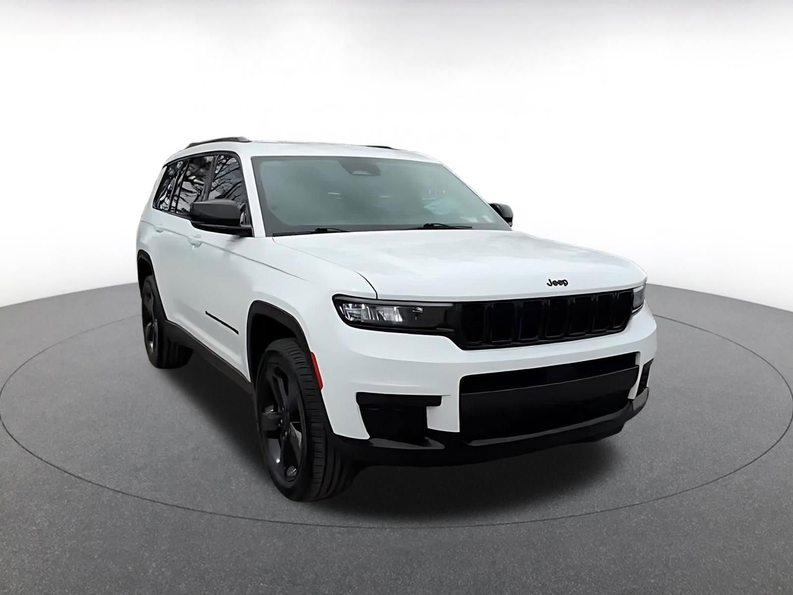 Thumbnail: 2023 Jeep Grand Cherokee - 3