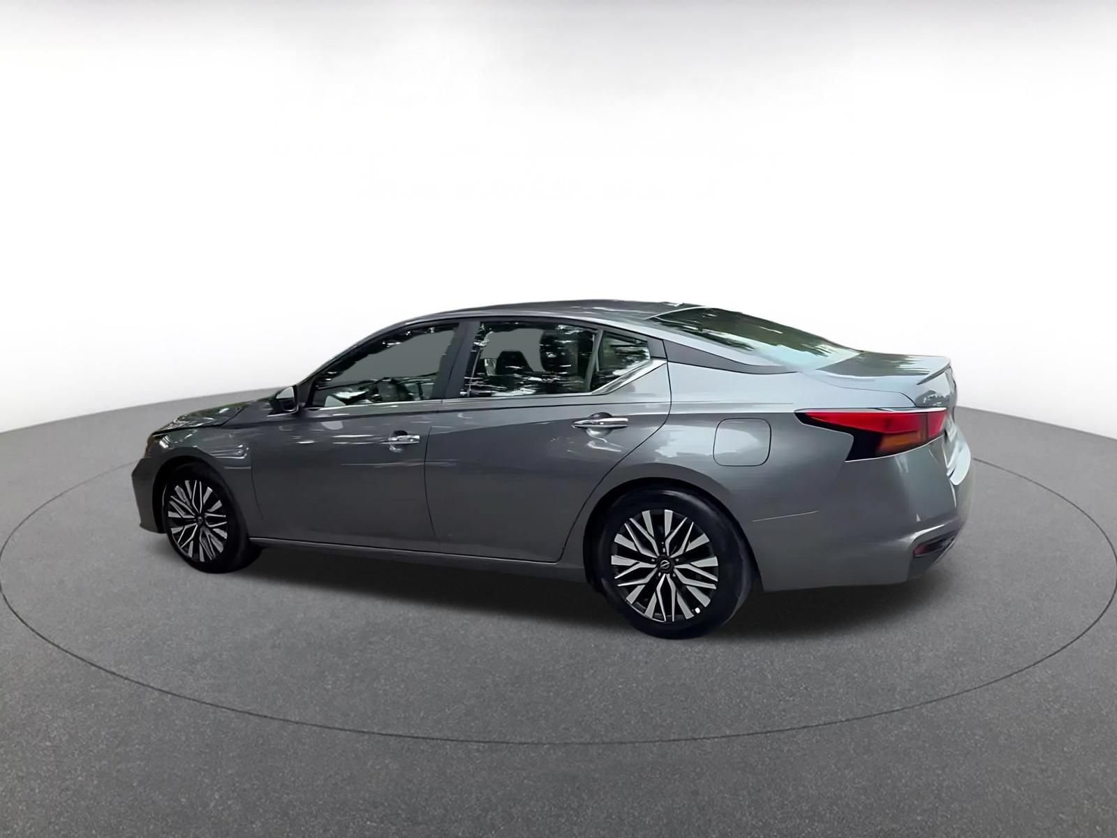Thumbnail: 2025 Nissan Altima - 10