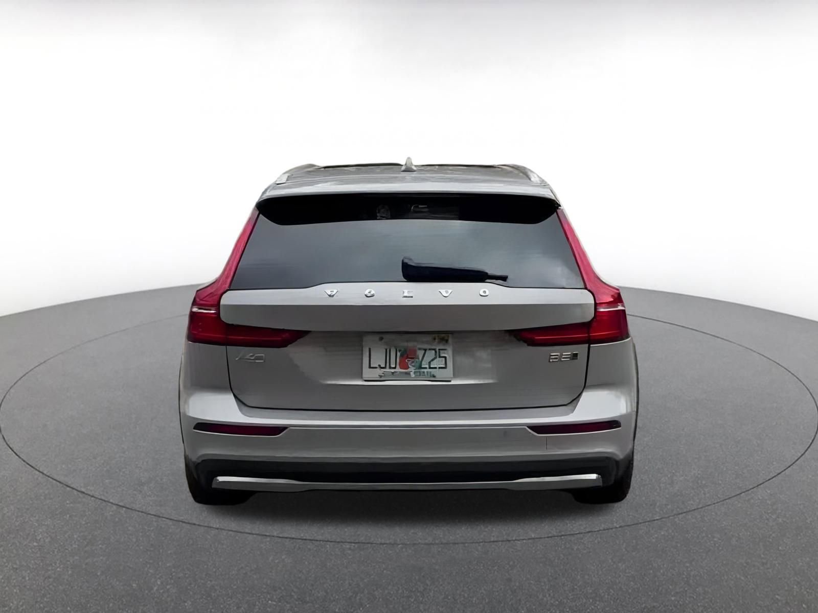 Thumbnail: 2025 Volvo S60 - 12