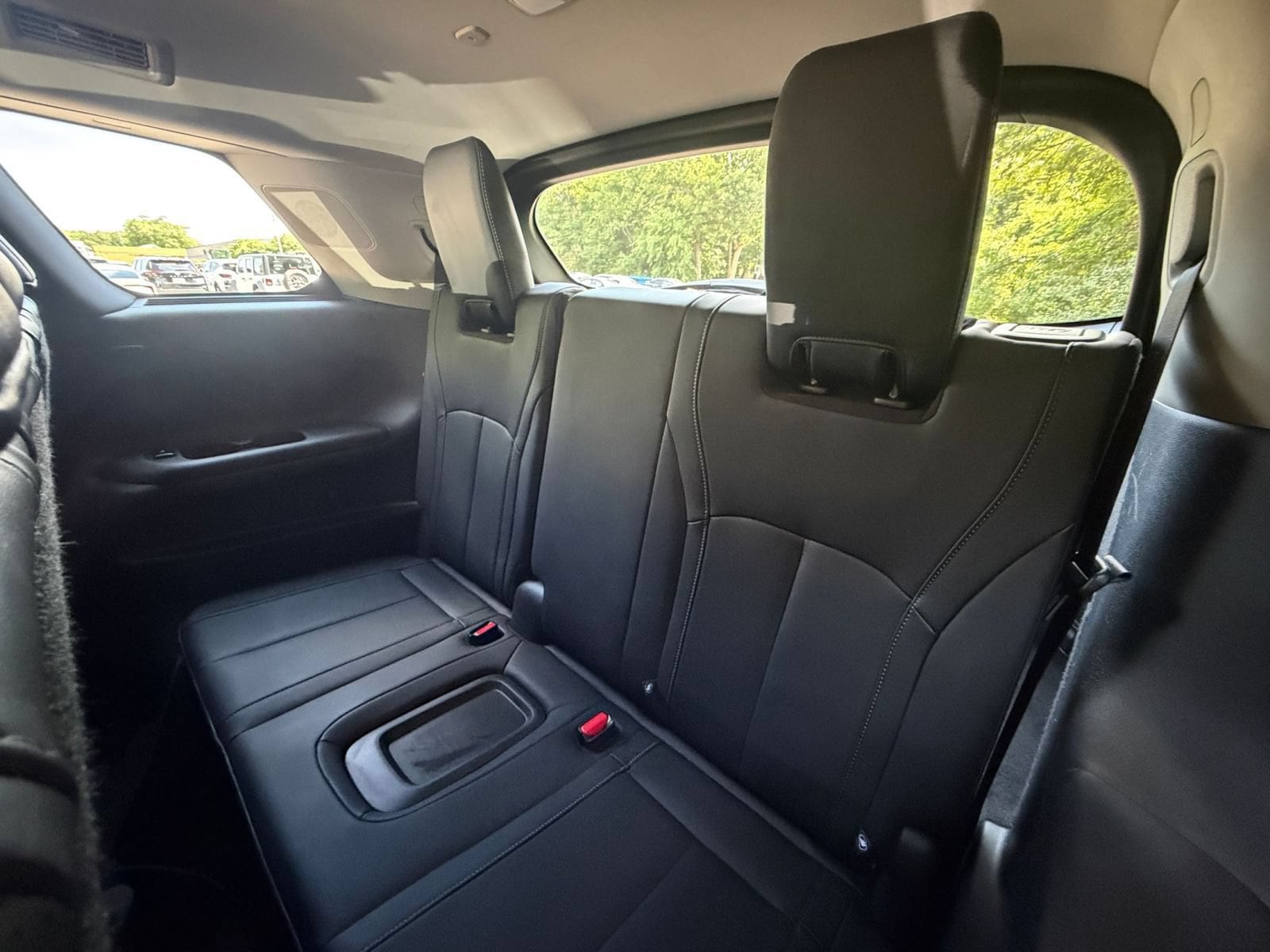 Thumbnail: 2026 INFINITI QX60 - 33