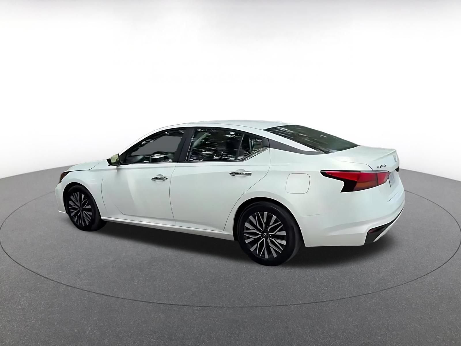 Thumbnail: 2025 Nissan Altima - 10