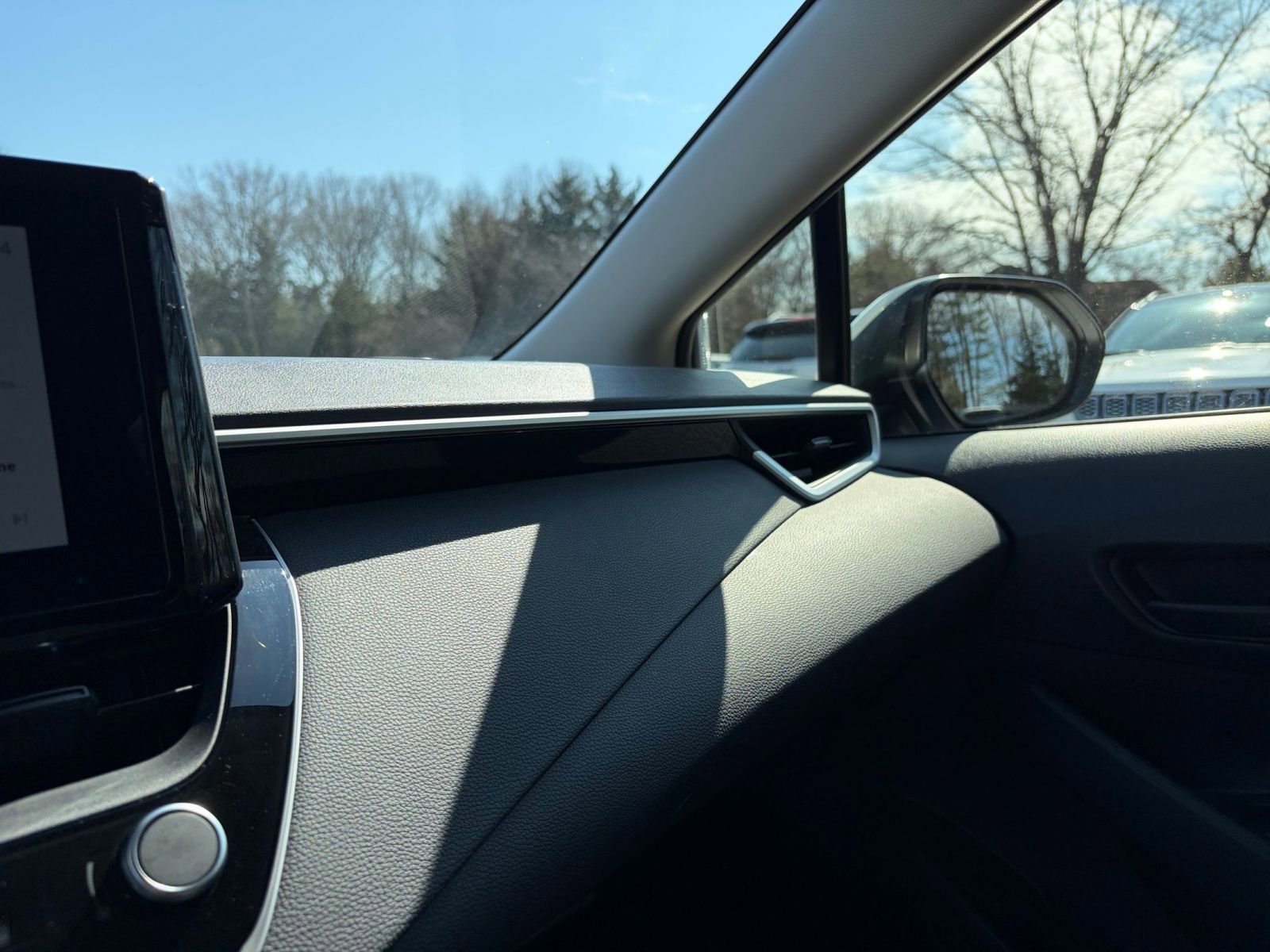 Thumbnail: 2025 Toyota Corolla - 33