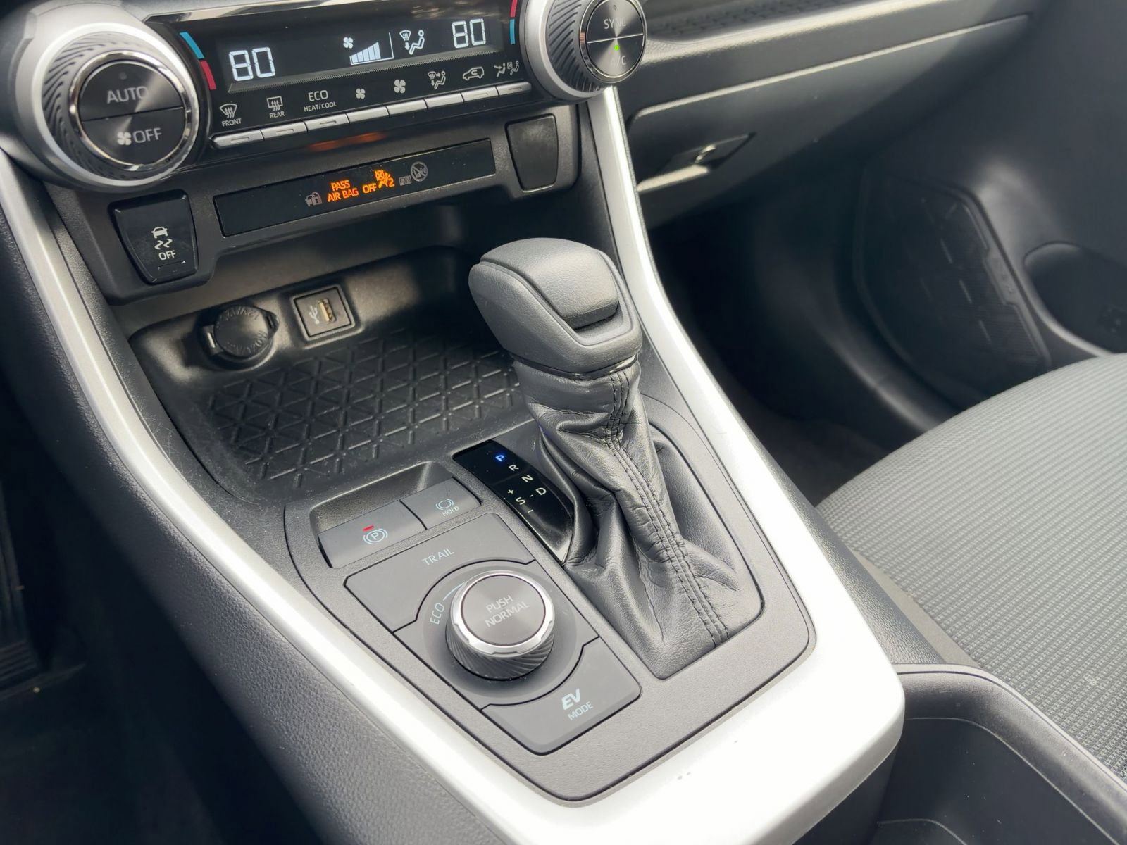 Thumbnail: 2025 Toyota RAV4 - 27