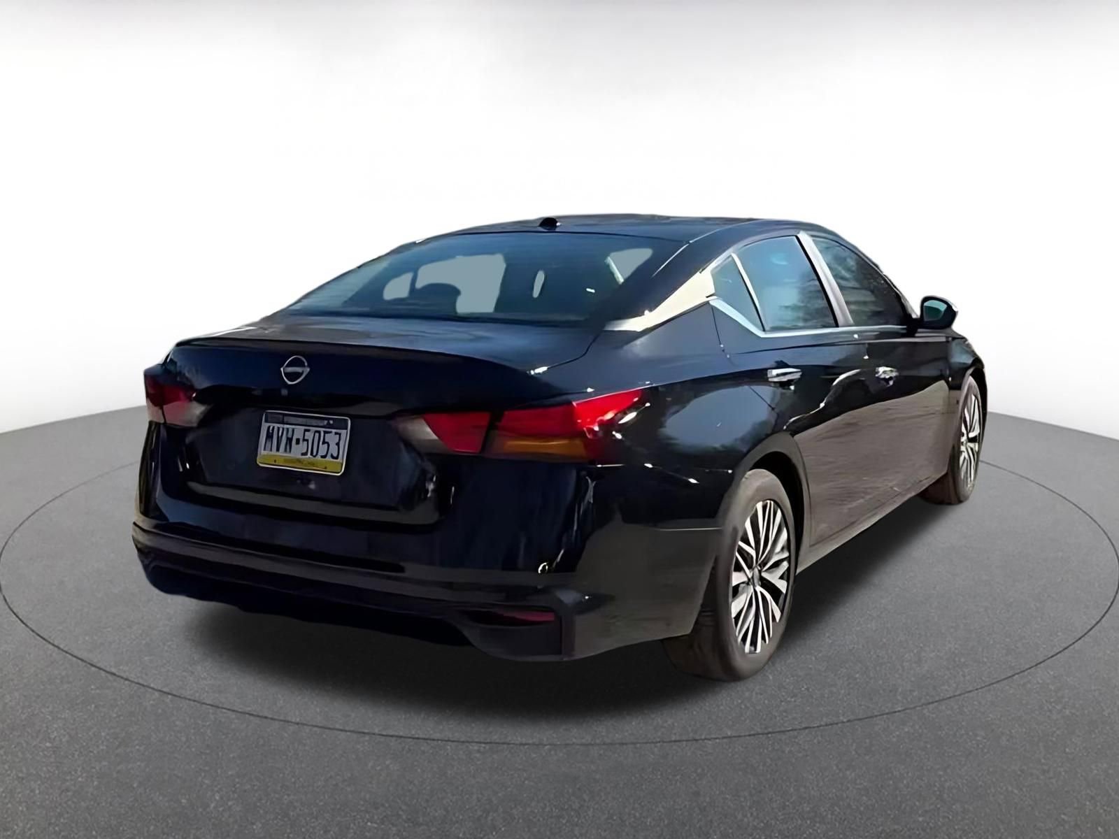 Thumbnail: 2025 Nissan Altima - 12