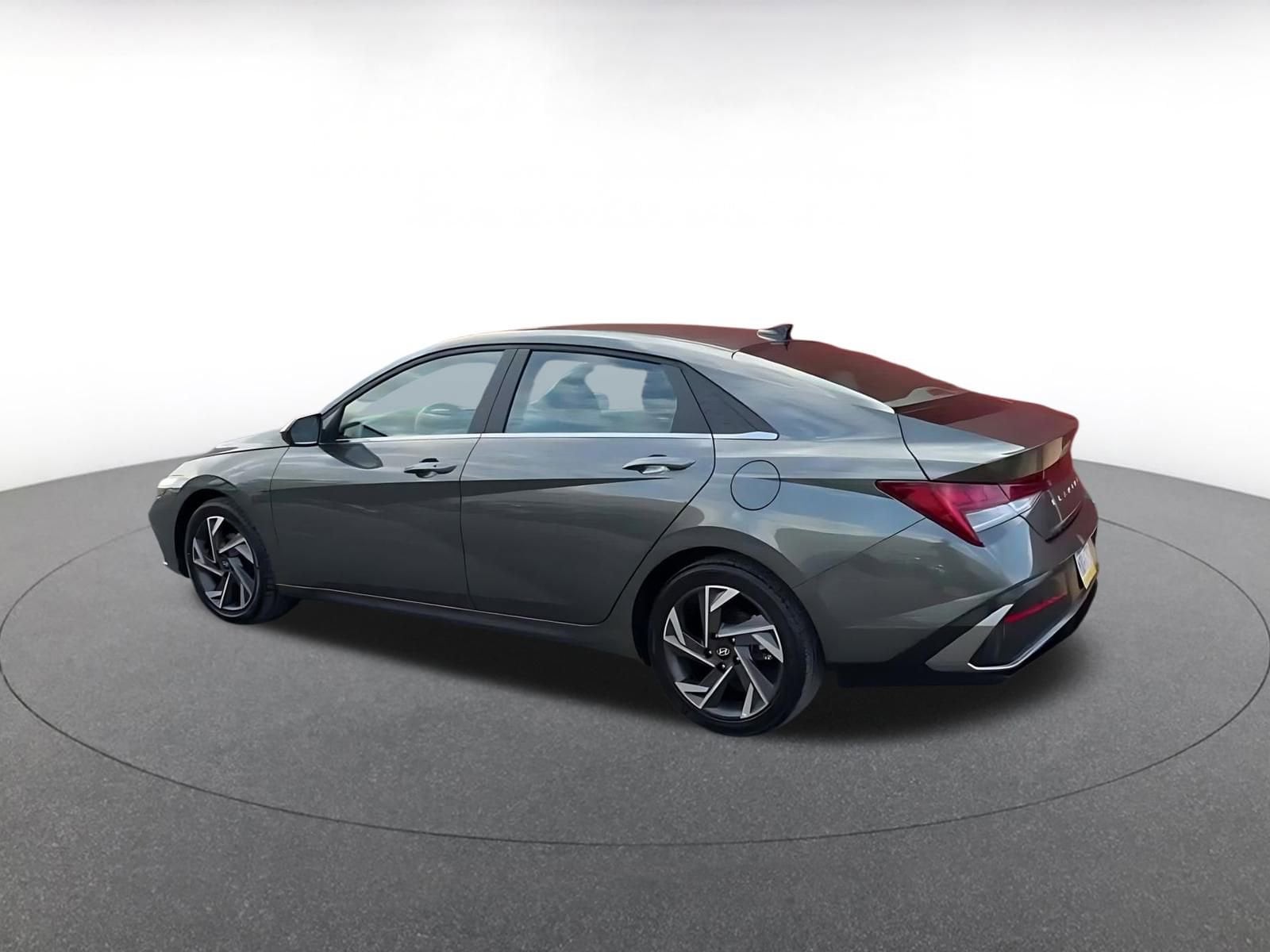 Thumbnail: 2025 Hyundai Elantra - 10