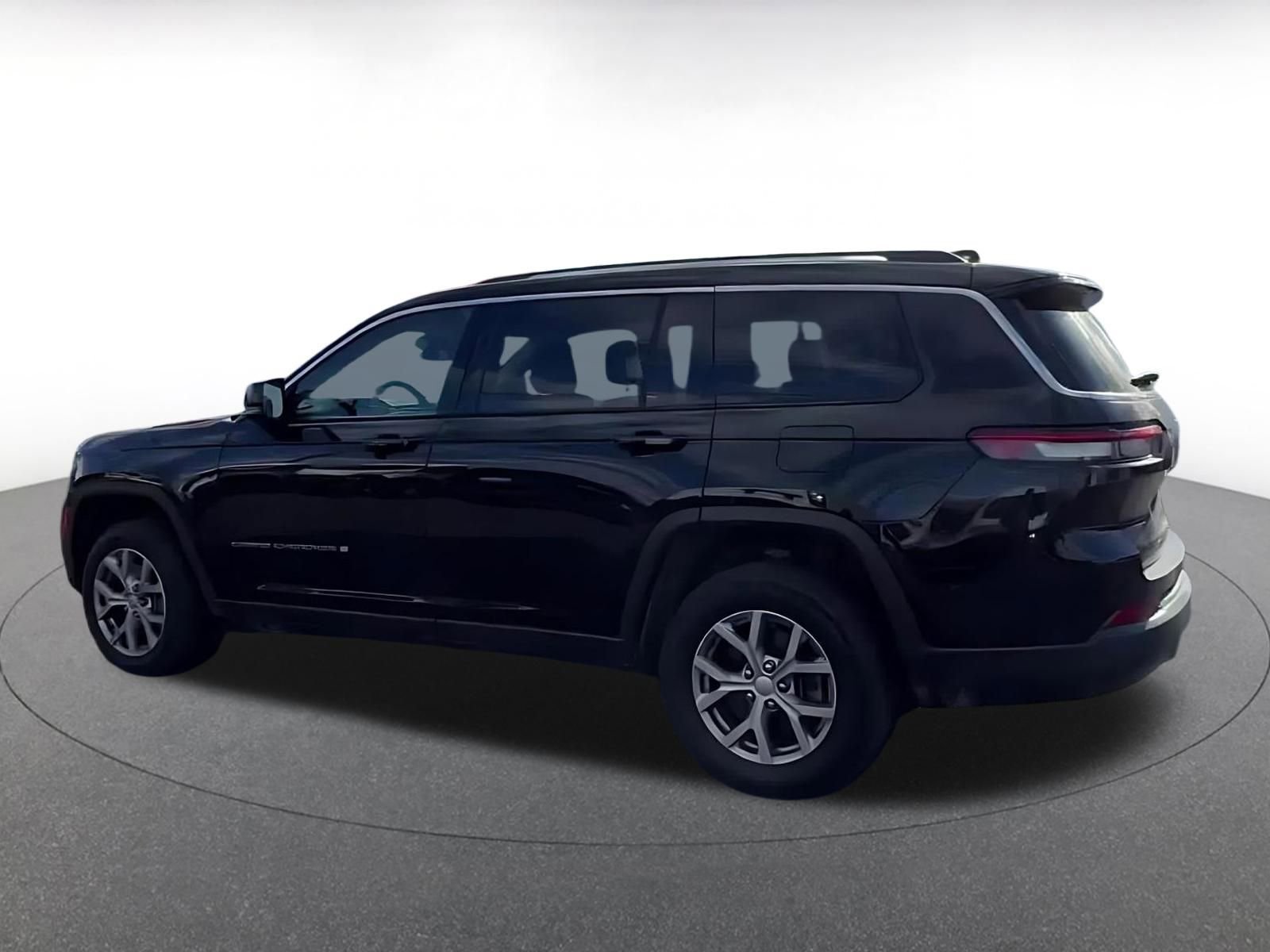 Thumbnail: 2023 Jeep Grand Cherokee - 10