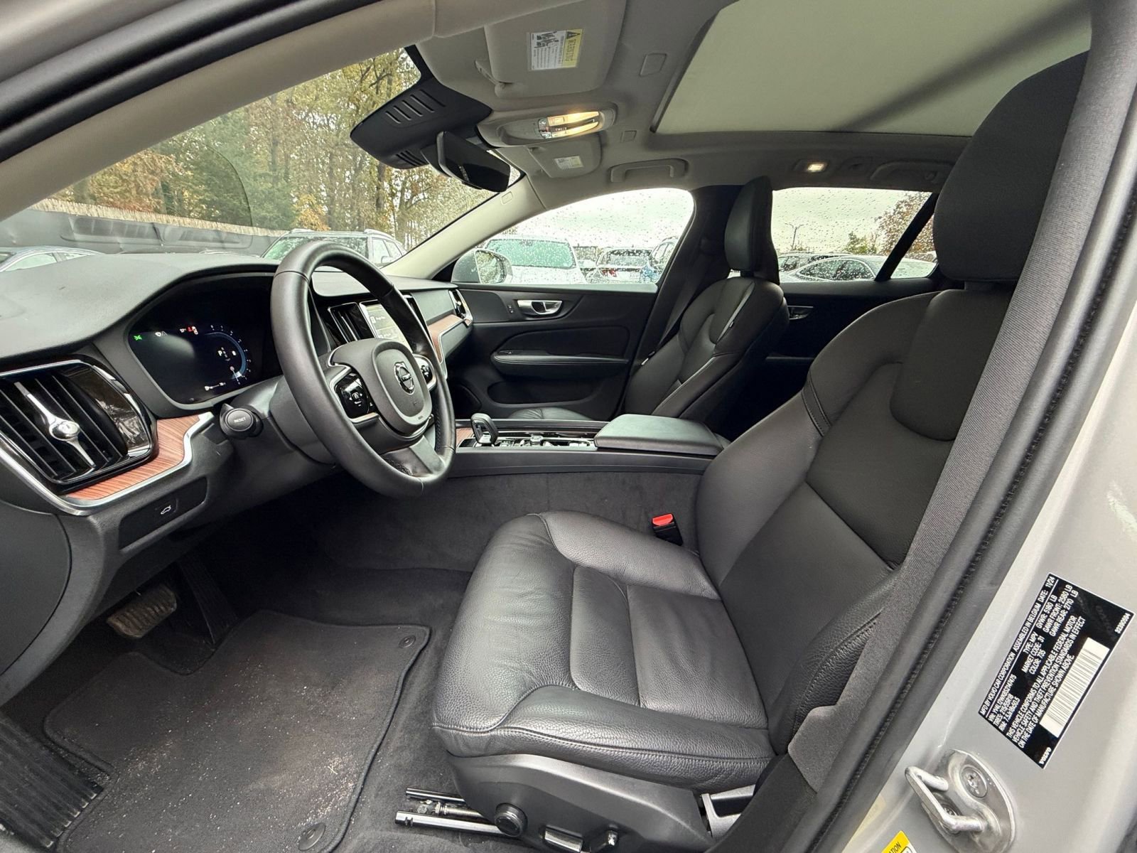 Thumbnail: 2025 Volvo S60 - 25