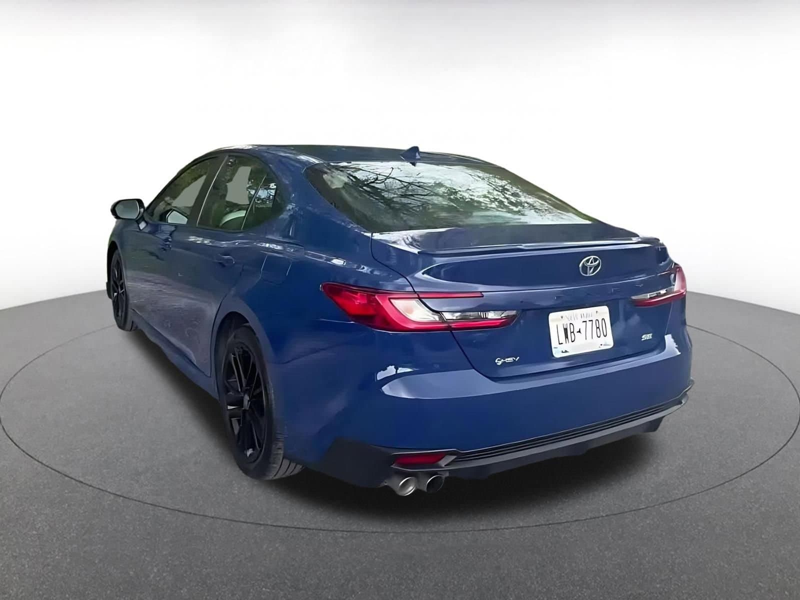 Thumbnail: 2025 Toyota Camry - 11