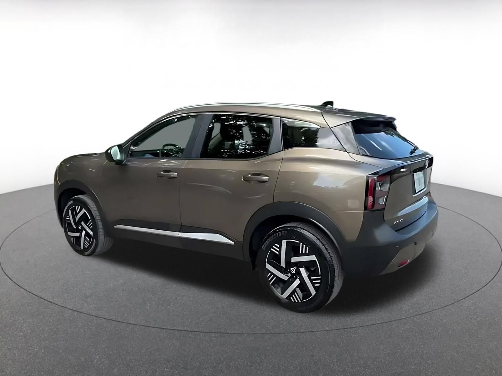Thumbnail: 2026 Nissan Kicks - 9