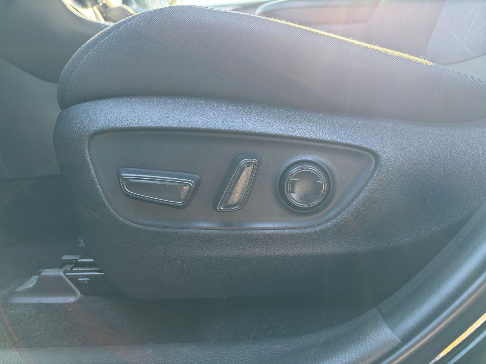 Thumbnail: 2025 Toyota RAV4 - 23