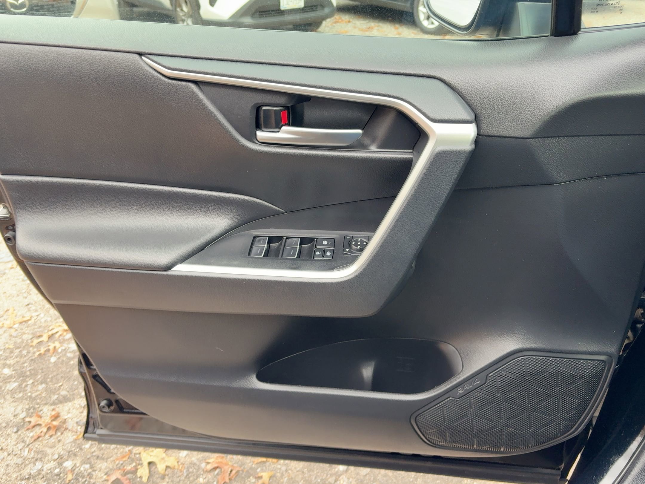 Thumbnail: 2025 Toyota RAV4 - 16