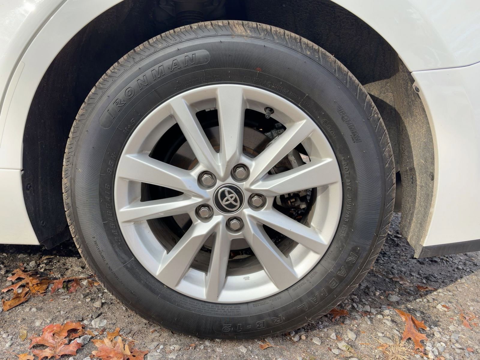 Thumbnail: 2025 Toyota Camry - 14