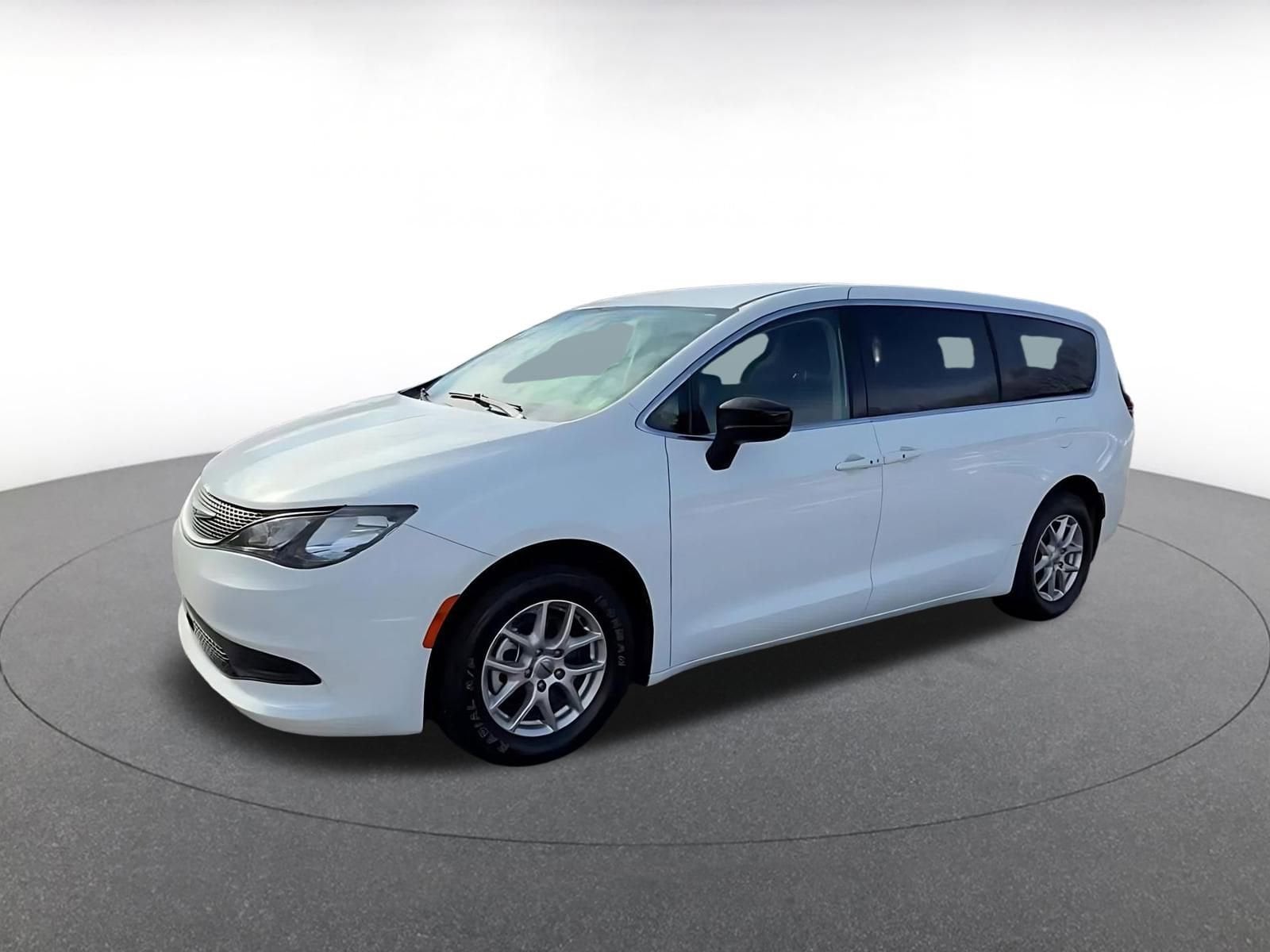 Thumbnail: 2024 Chrysler Voyager - 8