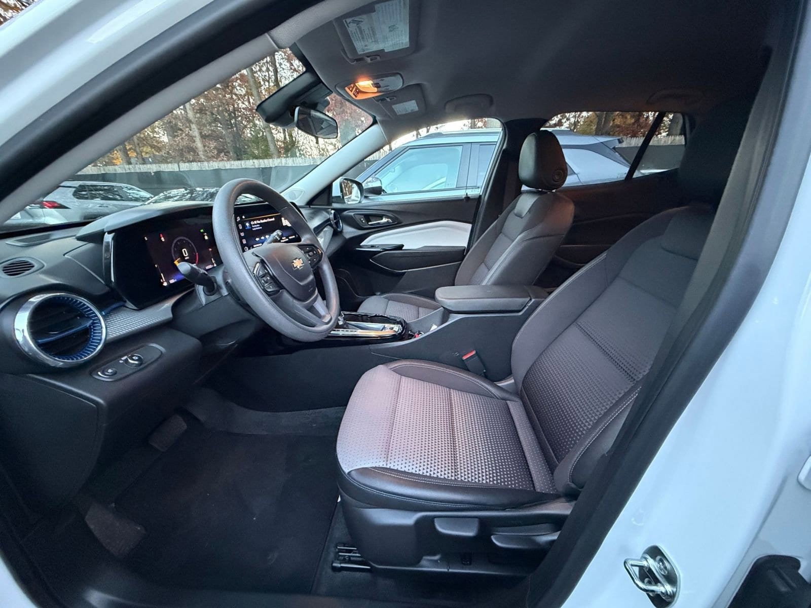 Thumbnail: 2025 Chevrolet Trax - 24