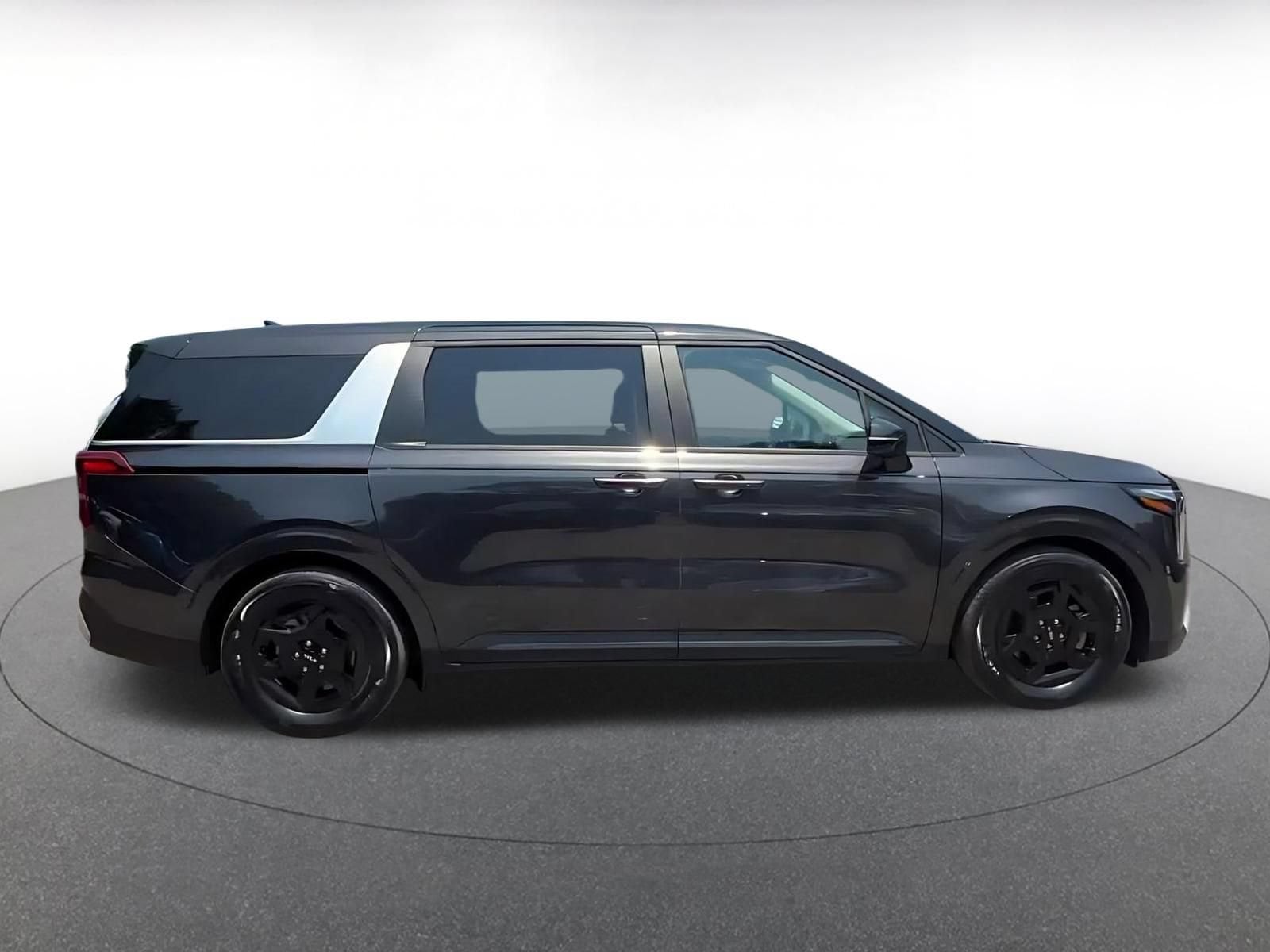 Thumbnail: 2026 Kia Carnival - 16