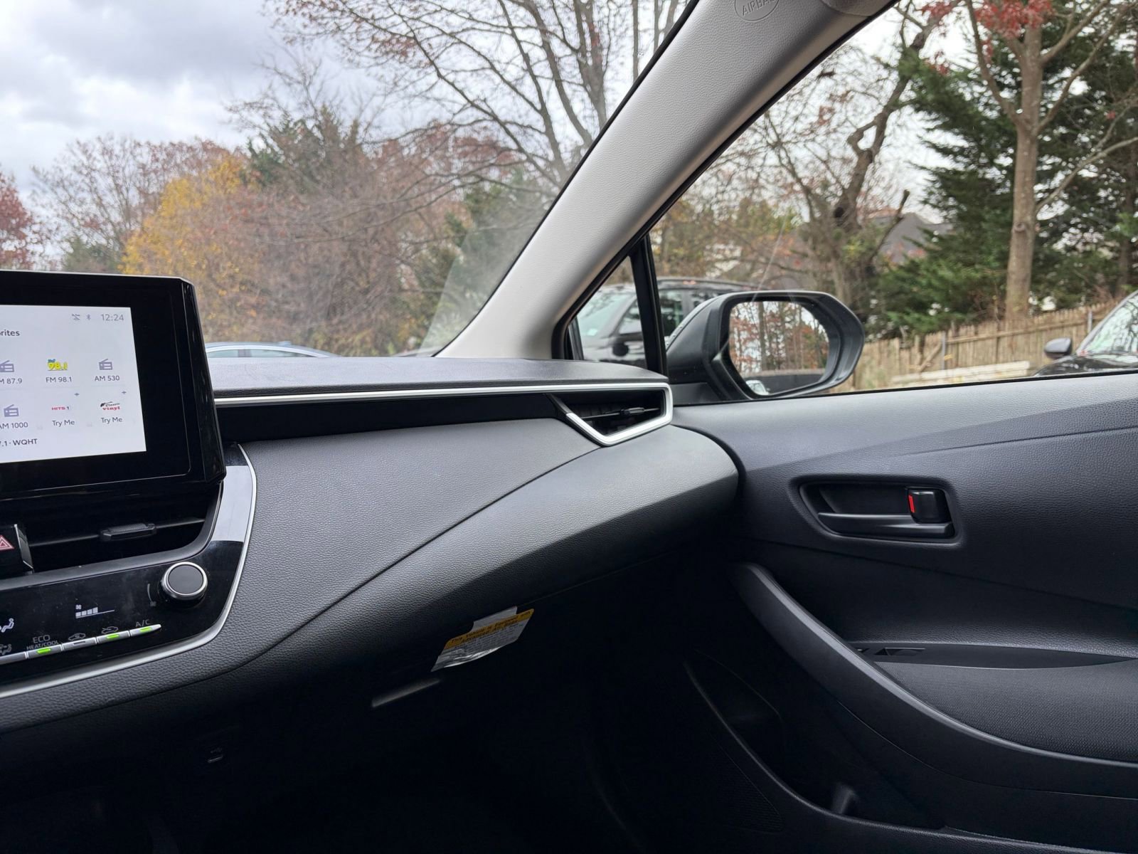 Thumbnail: 2025 Toyota Corolla - 33