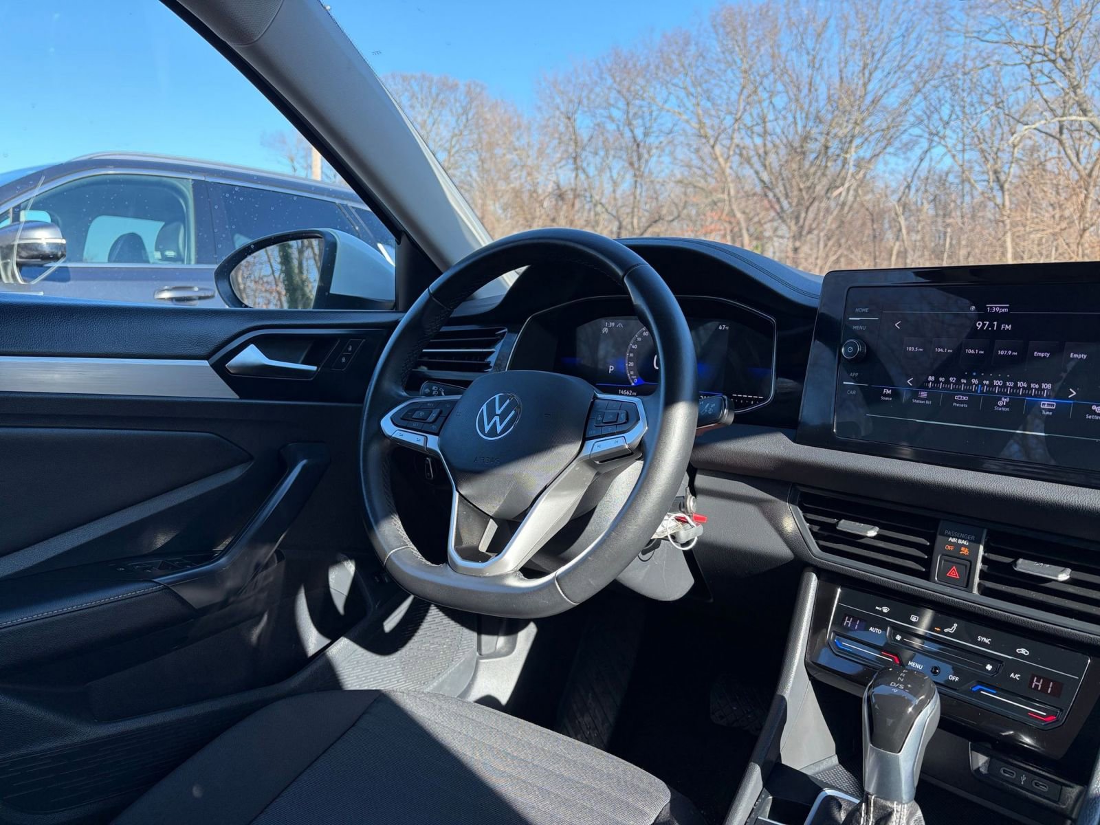 Thumbnail: 2025 Volkswagen Jetta - 32