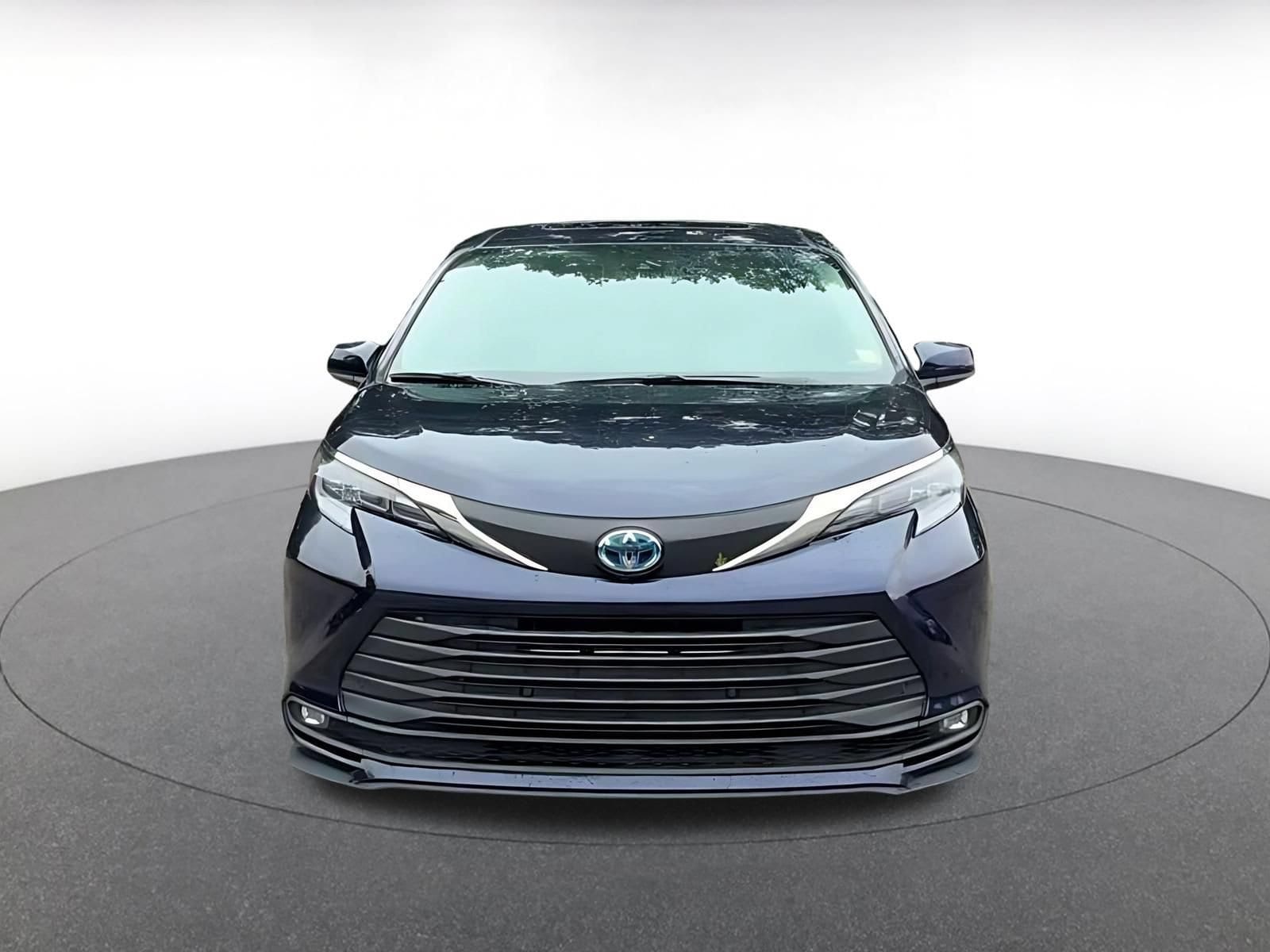 Thumbnail: 2025 Toyota Sienna - 4