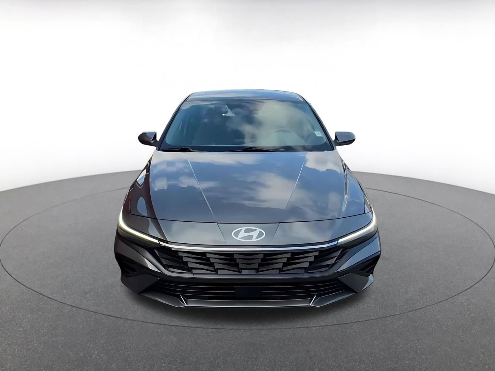 Thumbnail: 2025 Hyundai Elantra - 4
