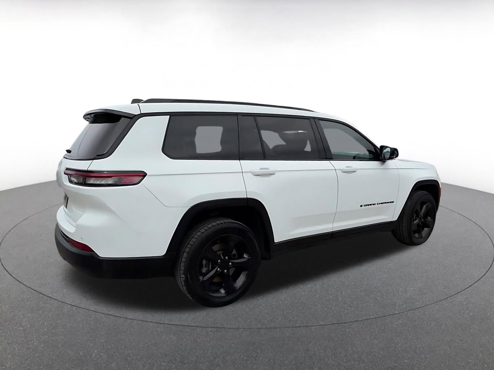 Thumbnail: 2023 Jeep Grand Cherokee - 15