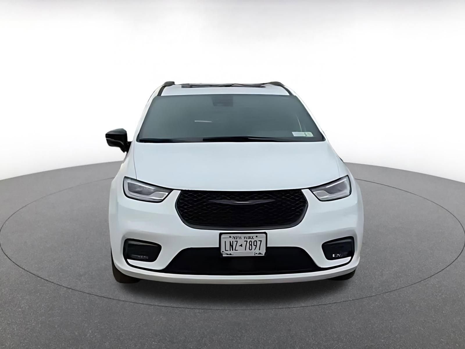 Thumbnail: 2025 Chrysler Pacifica - 4