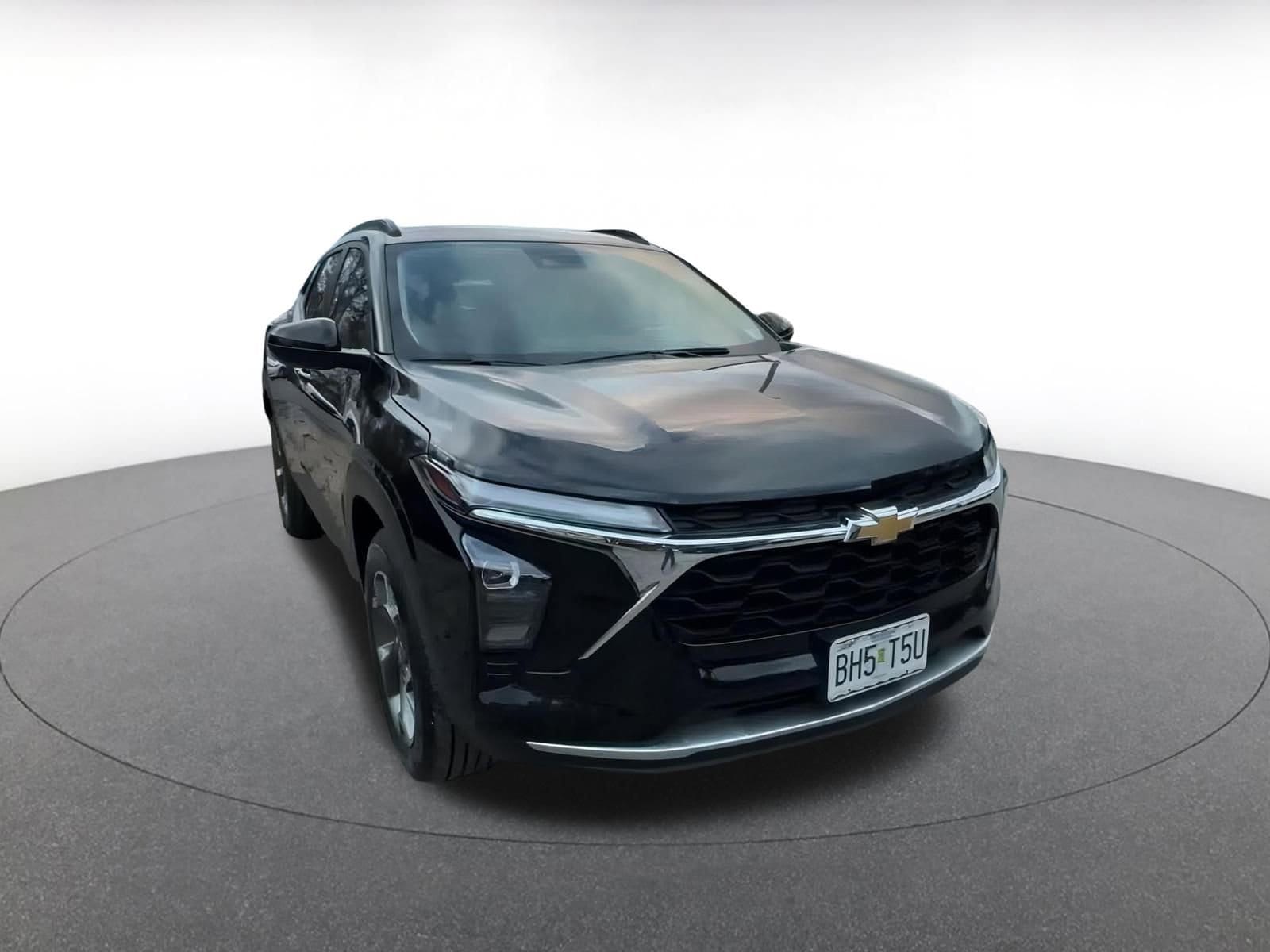 Thumbnail: 2025 Chevrolet Trax - 3